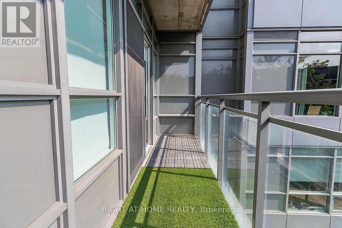 318 - 38 JOE SHUSTER WAY