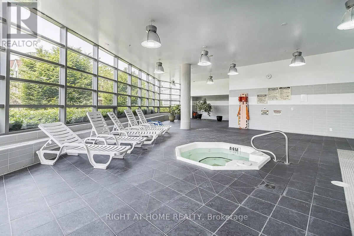 318 - 38 JOE SHUSTER WAY