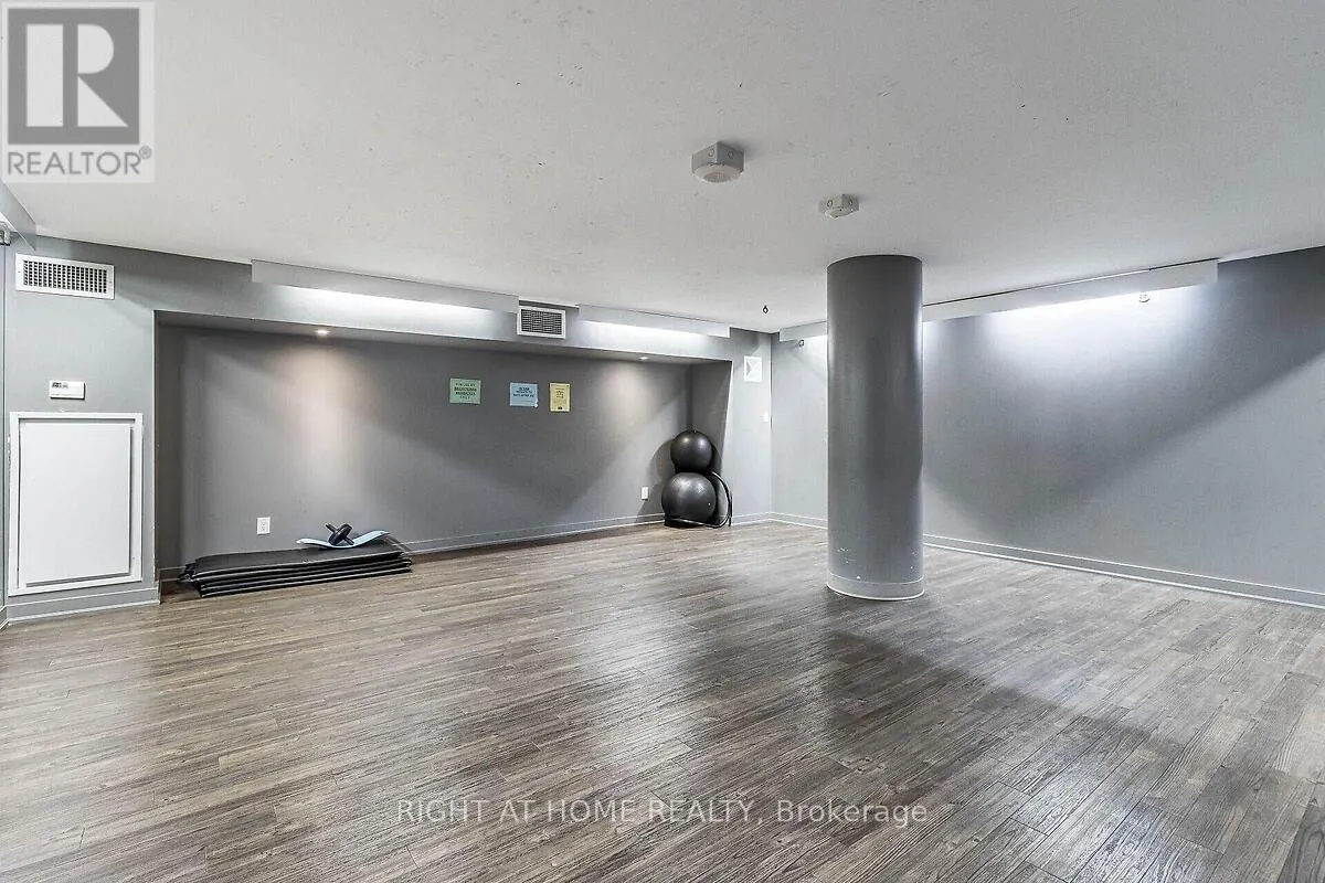 318 - 38 JOE SHUSTER WAY
