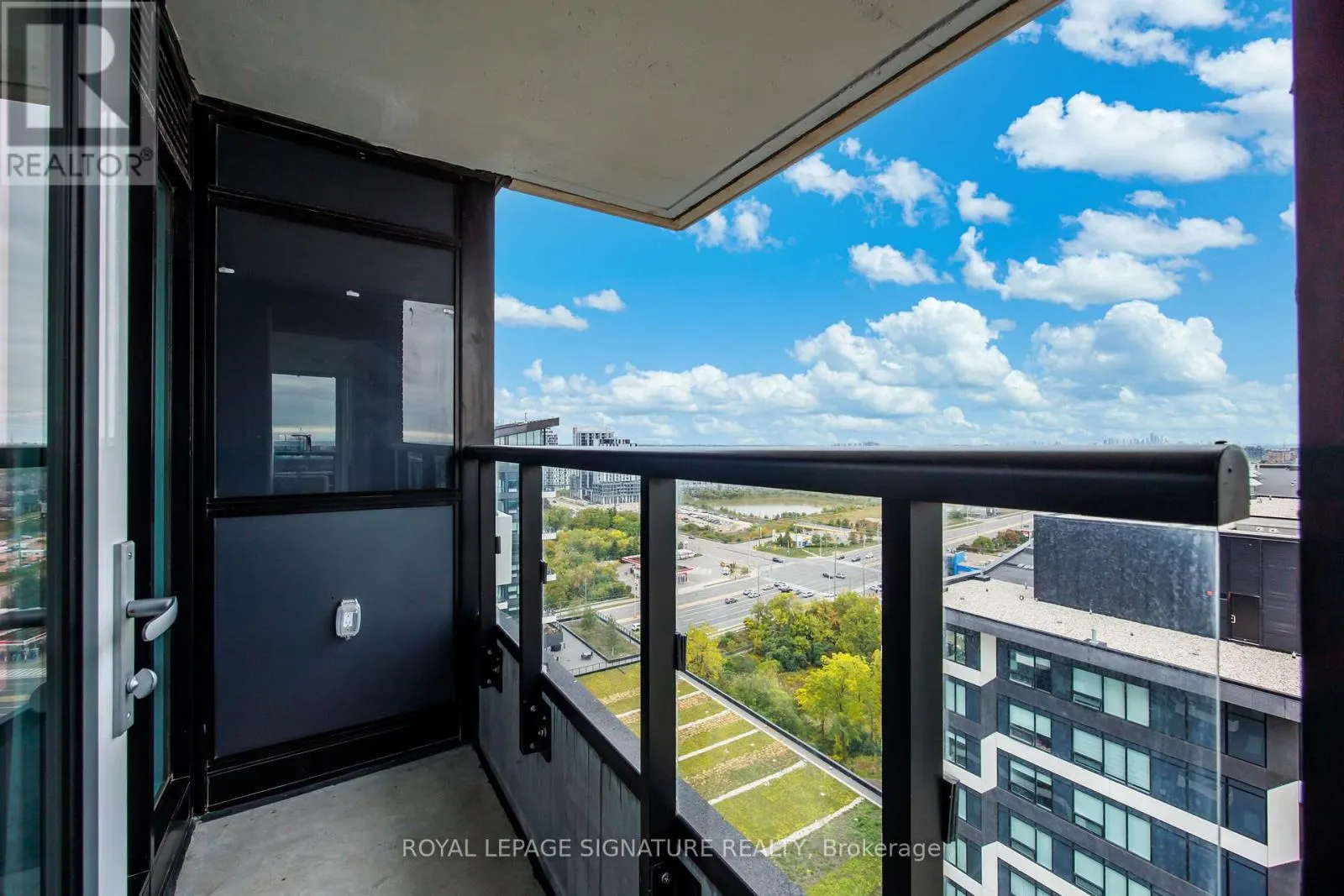 1607 - 2481 TAUNTON ROAD