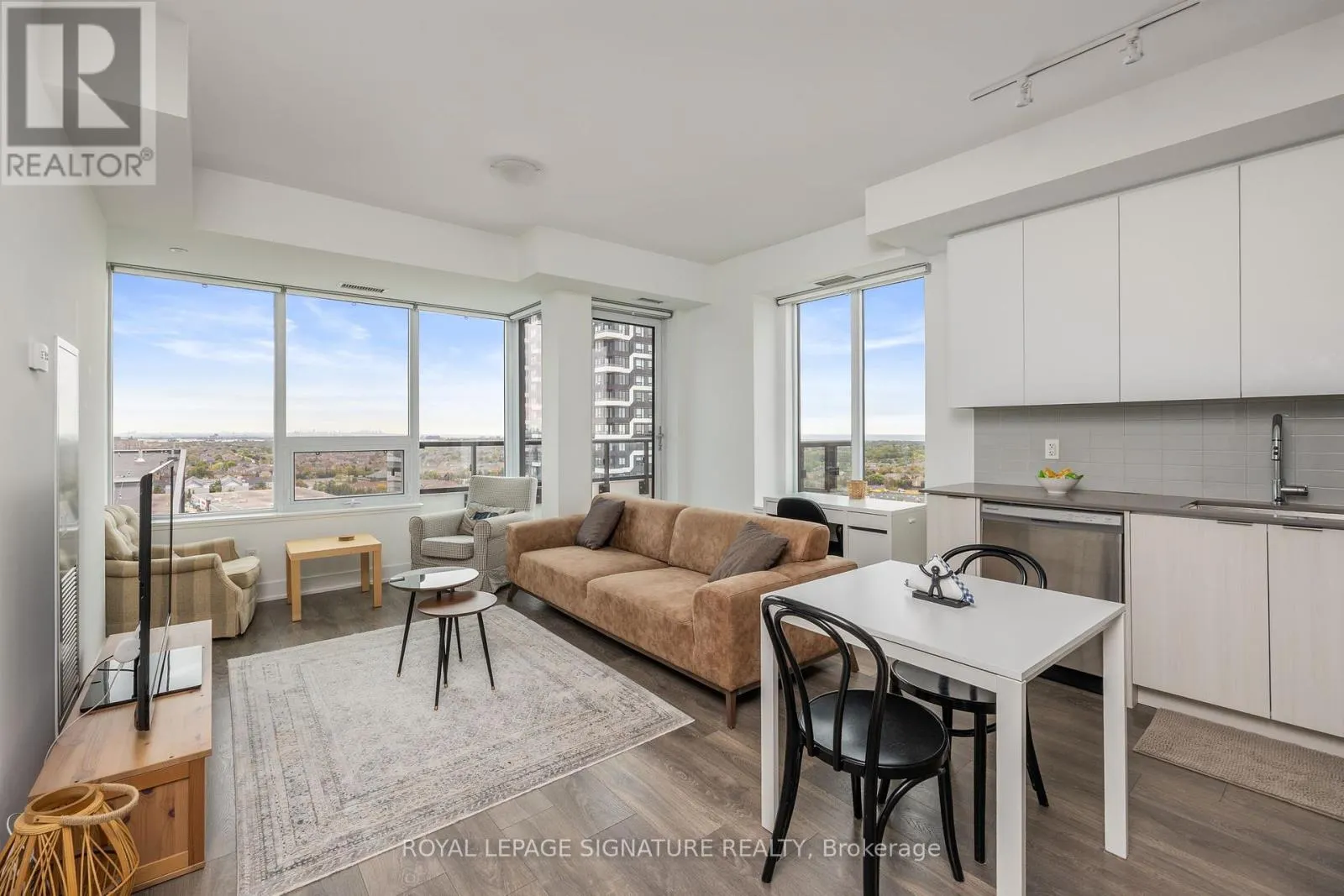 1607 - 2481 TAUNTON ROAD