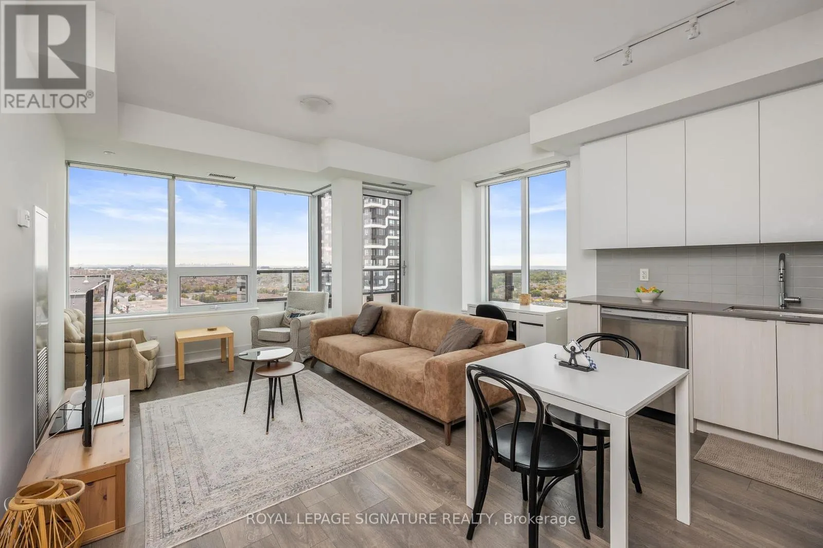 1607 - 2481 TAUNTON ROAD