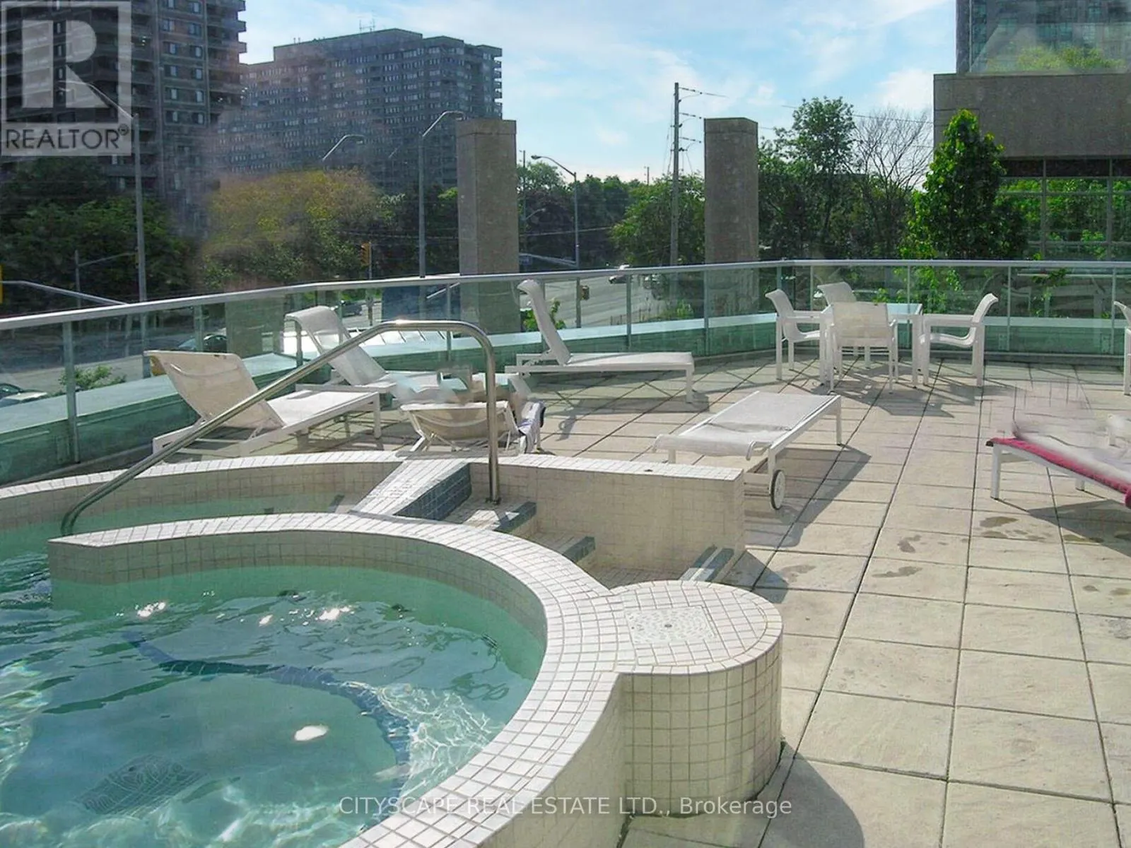 2111 - 1 ELM DRIVE W