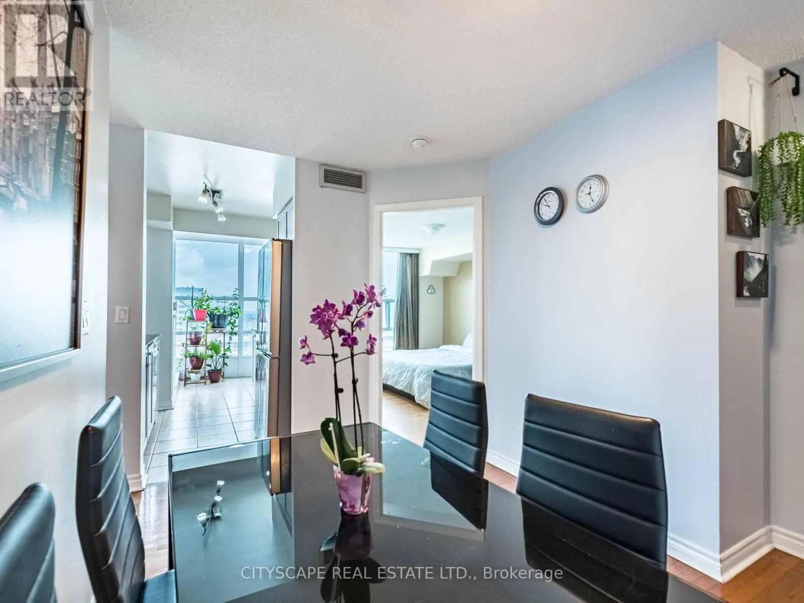 2111 - 1 ELM DRIVE W