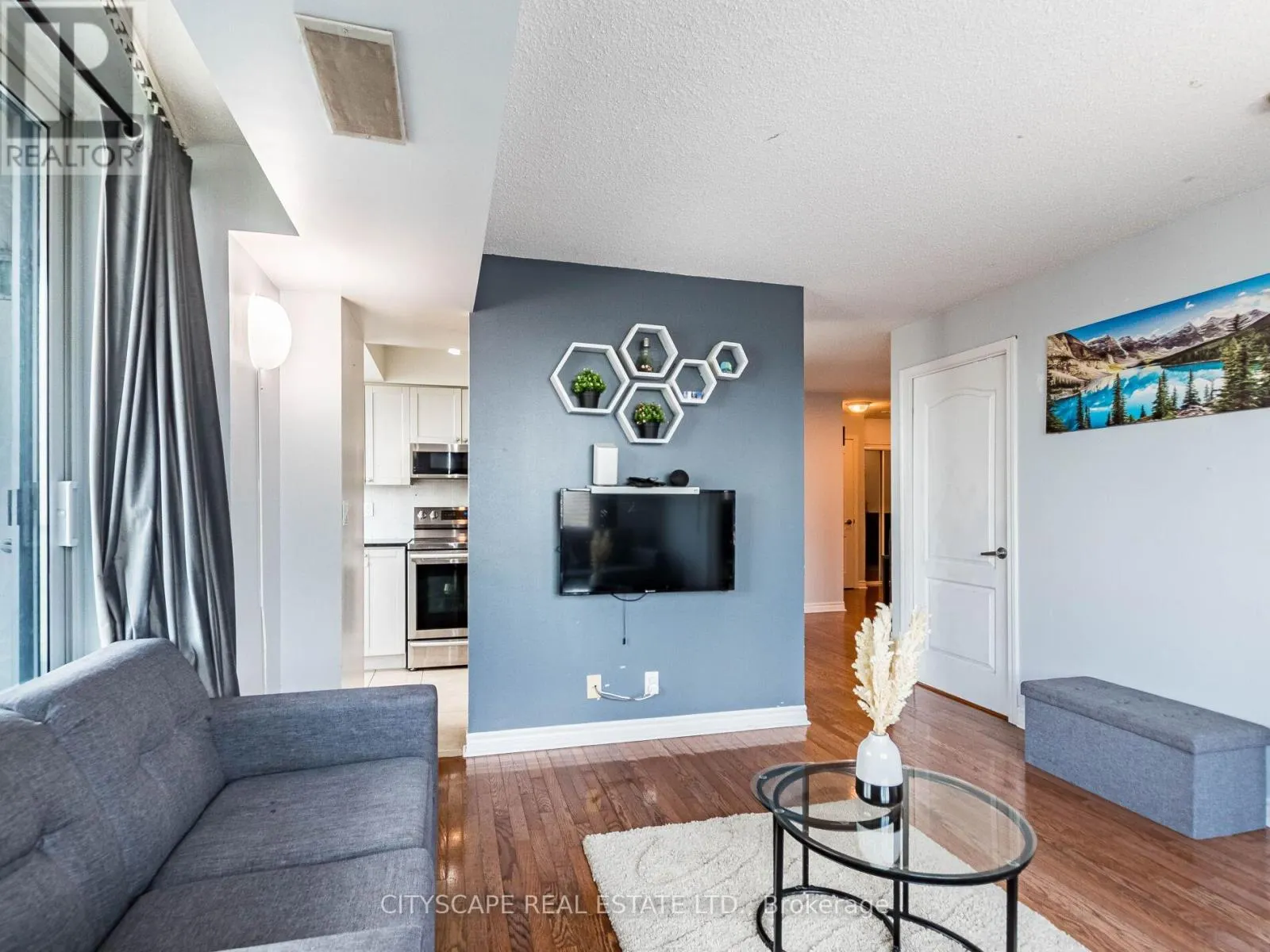 2111 - 1 ELM DRIVE W