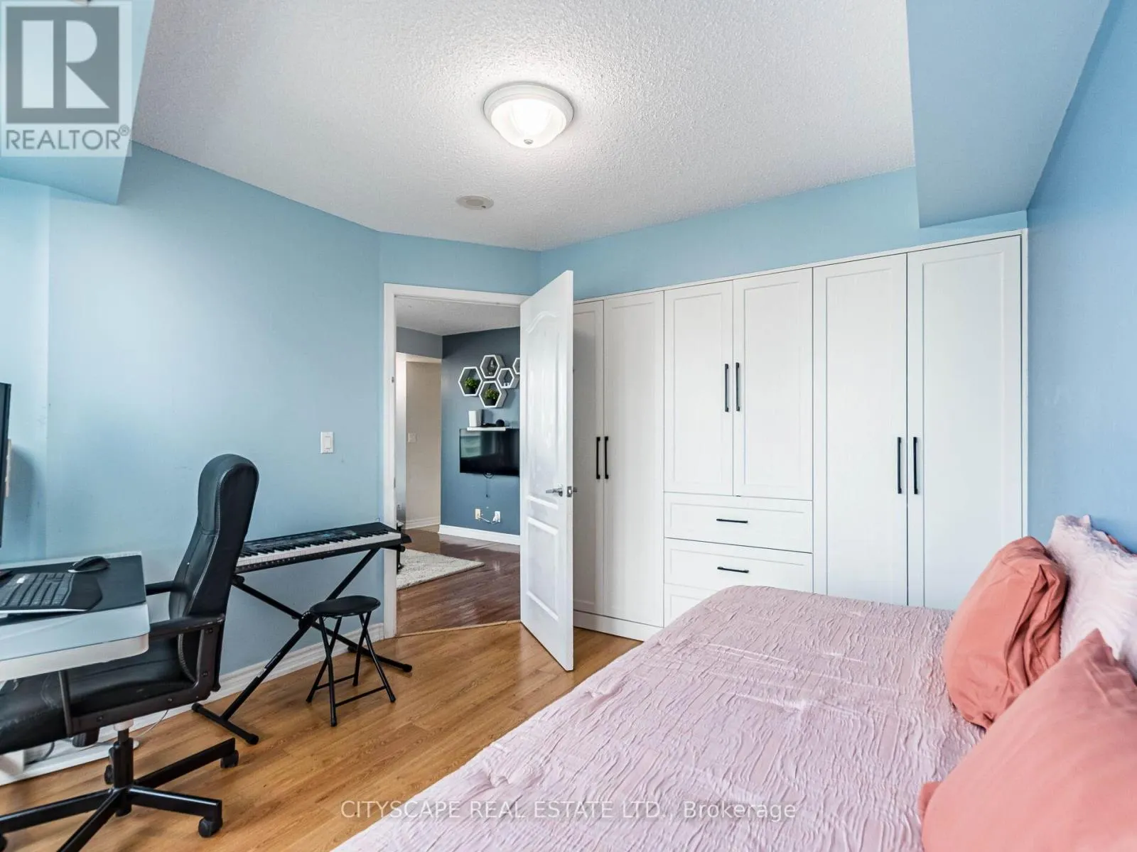 2111 - 1 ELM DRIVE W