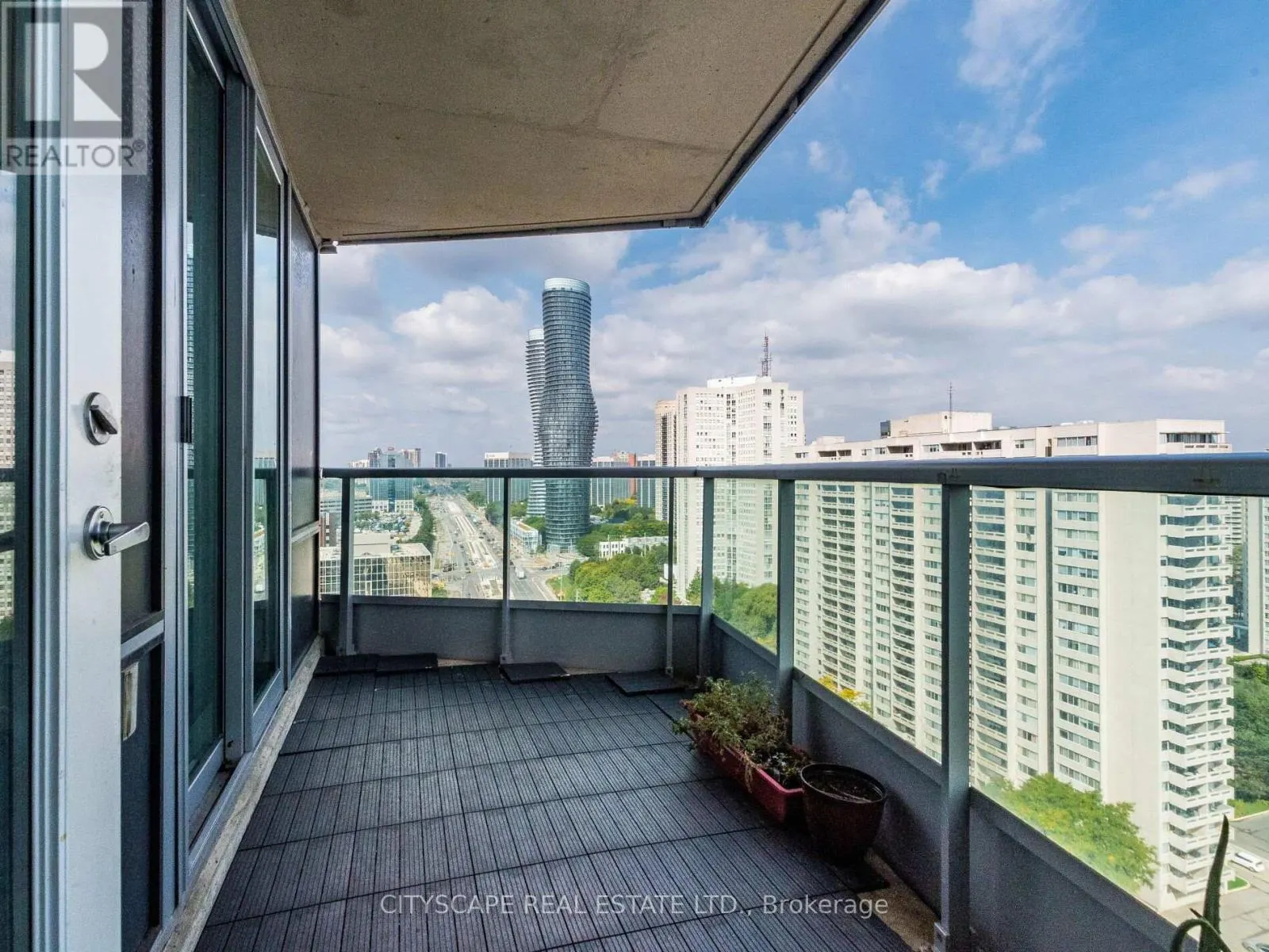 2111 - 1 ELM DRIVE W