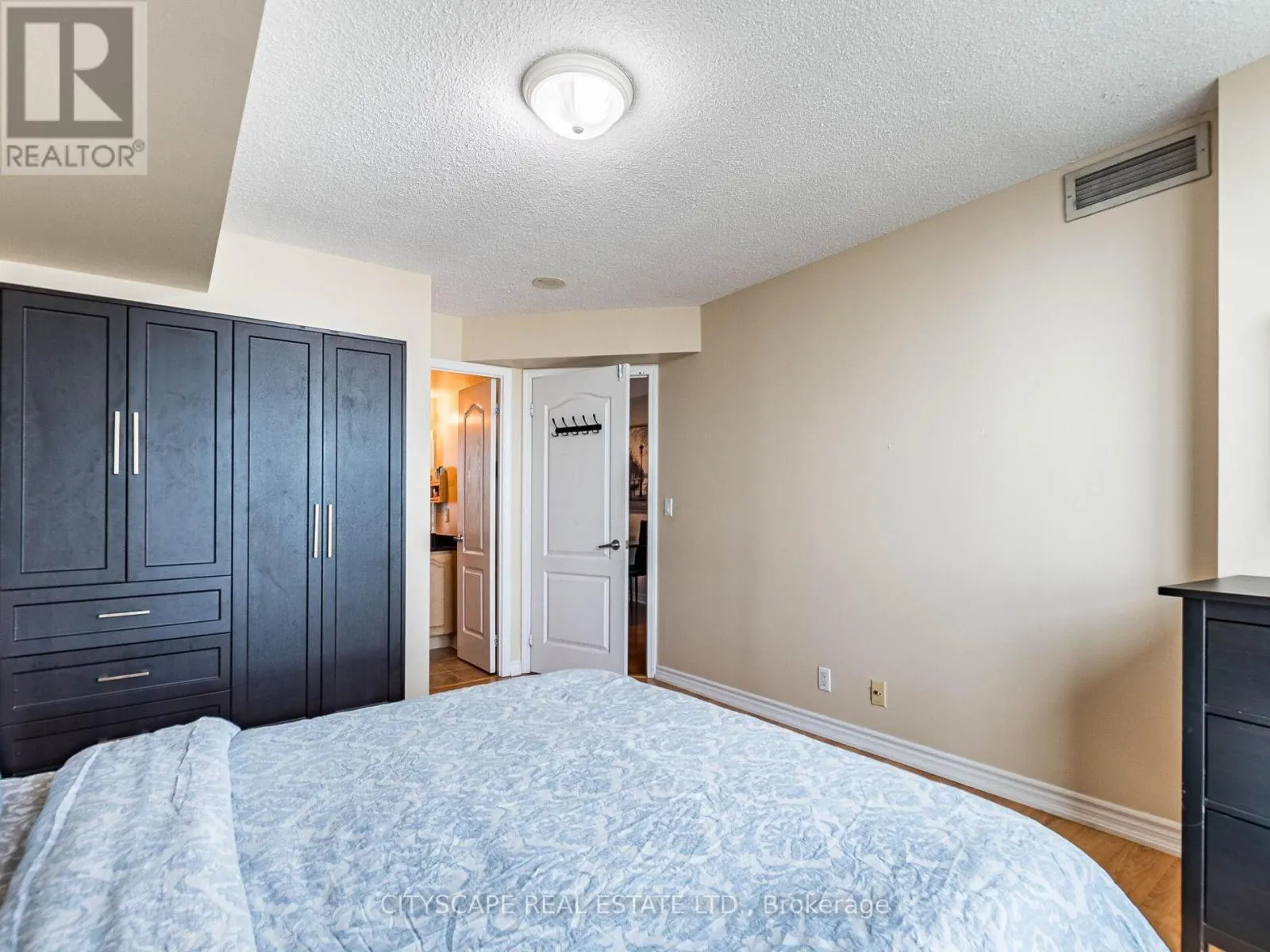2111 - 1 ELM DRIVE W
