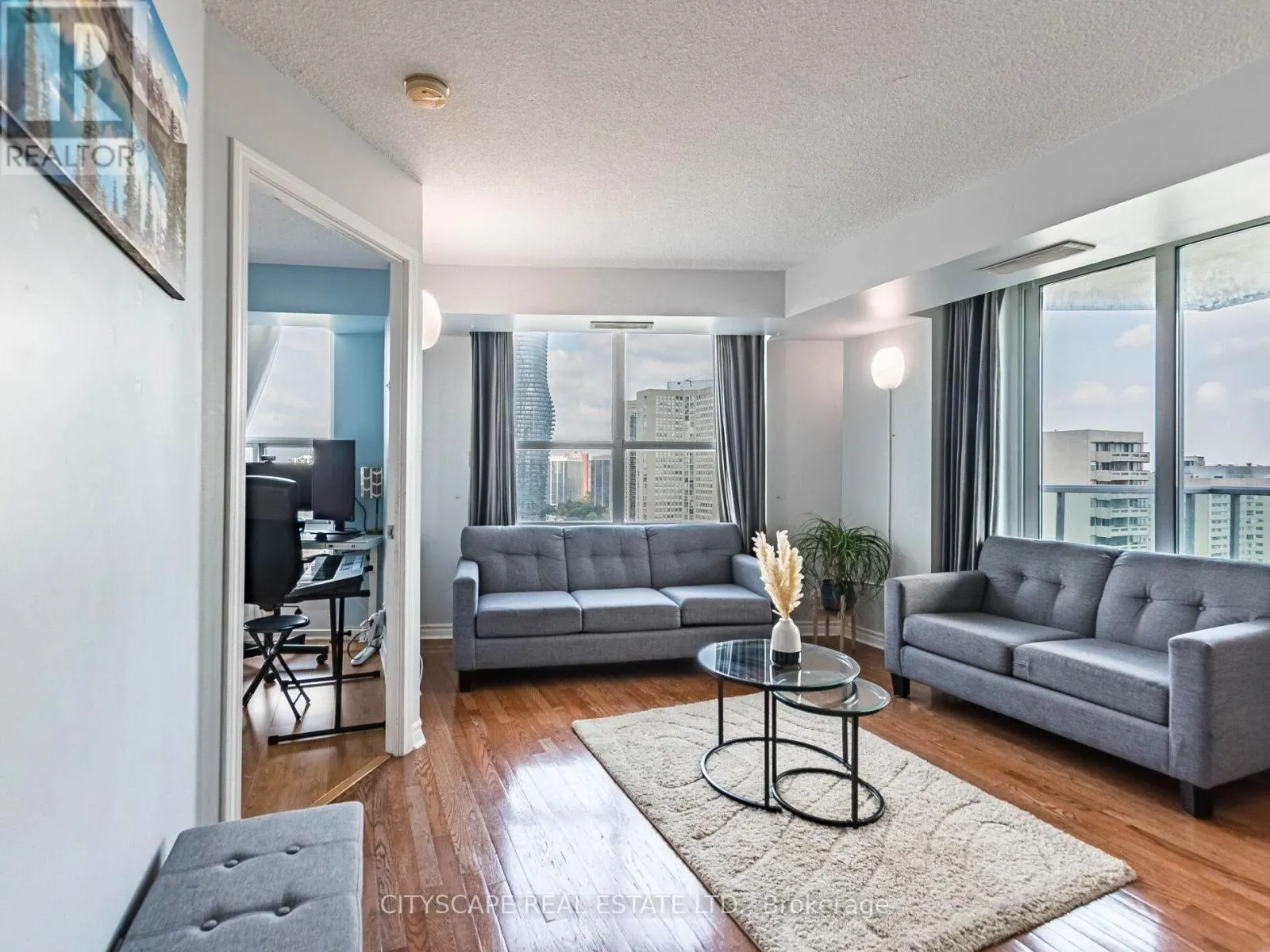 2111 - 1 ELM DRIVE W