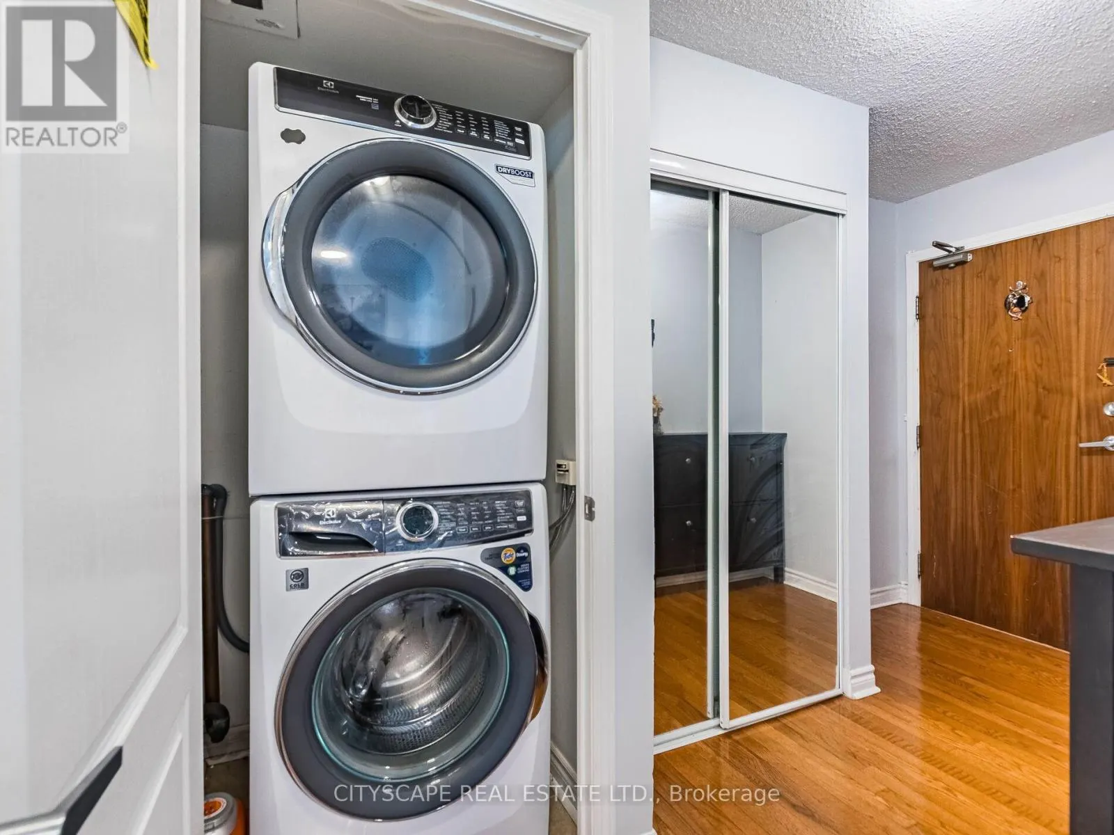 2111 - 1 ELM DRIVE W