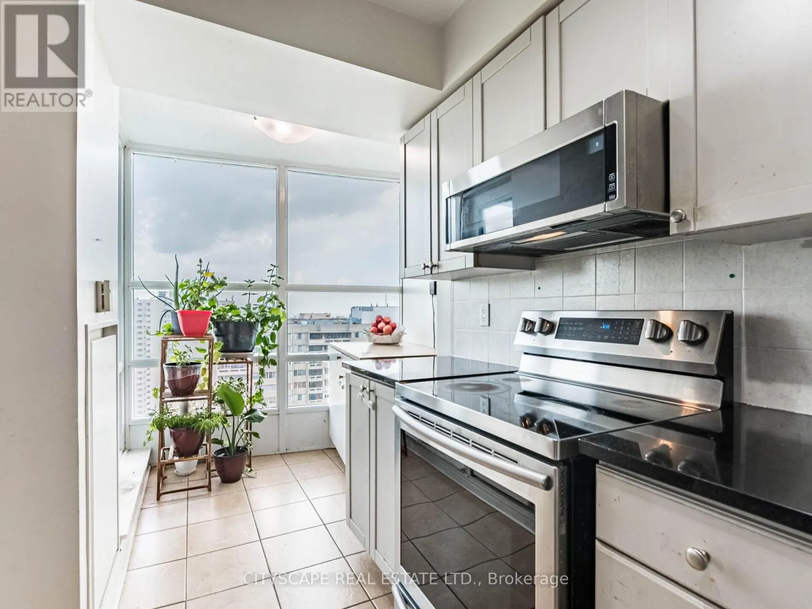 2111 - 1 ELM DRIVE W