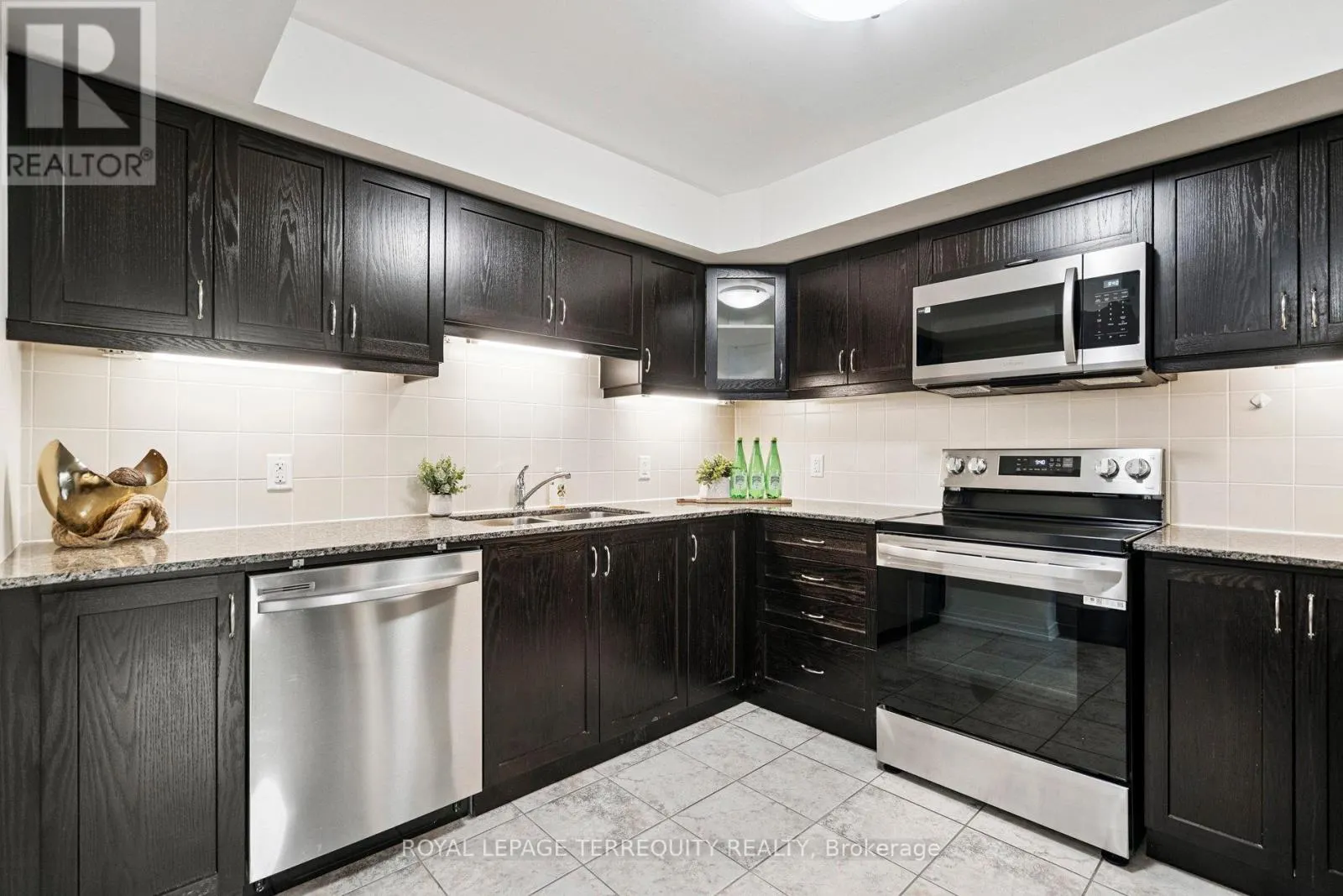 37 - 2441 GREENWICH DRIVE