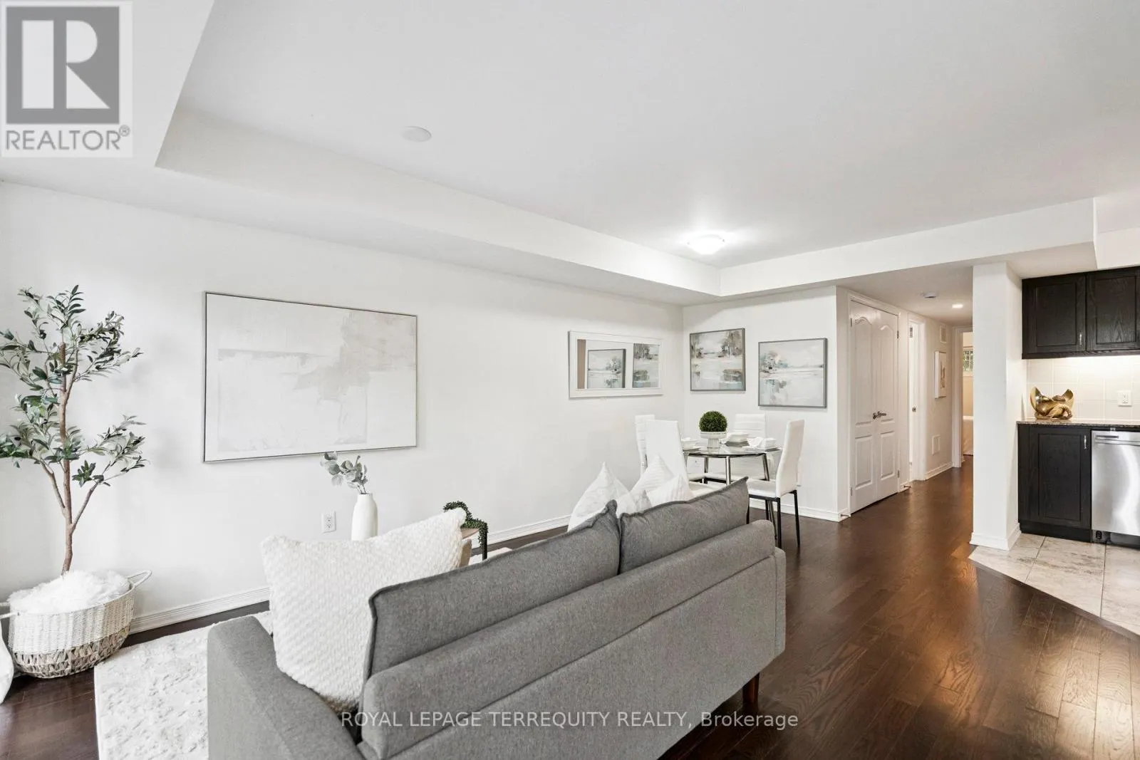 37 - 2441 GREENWICH DRIVE