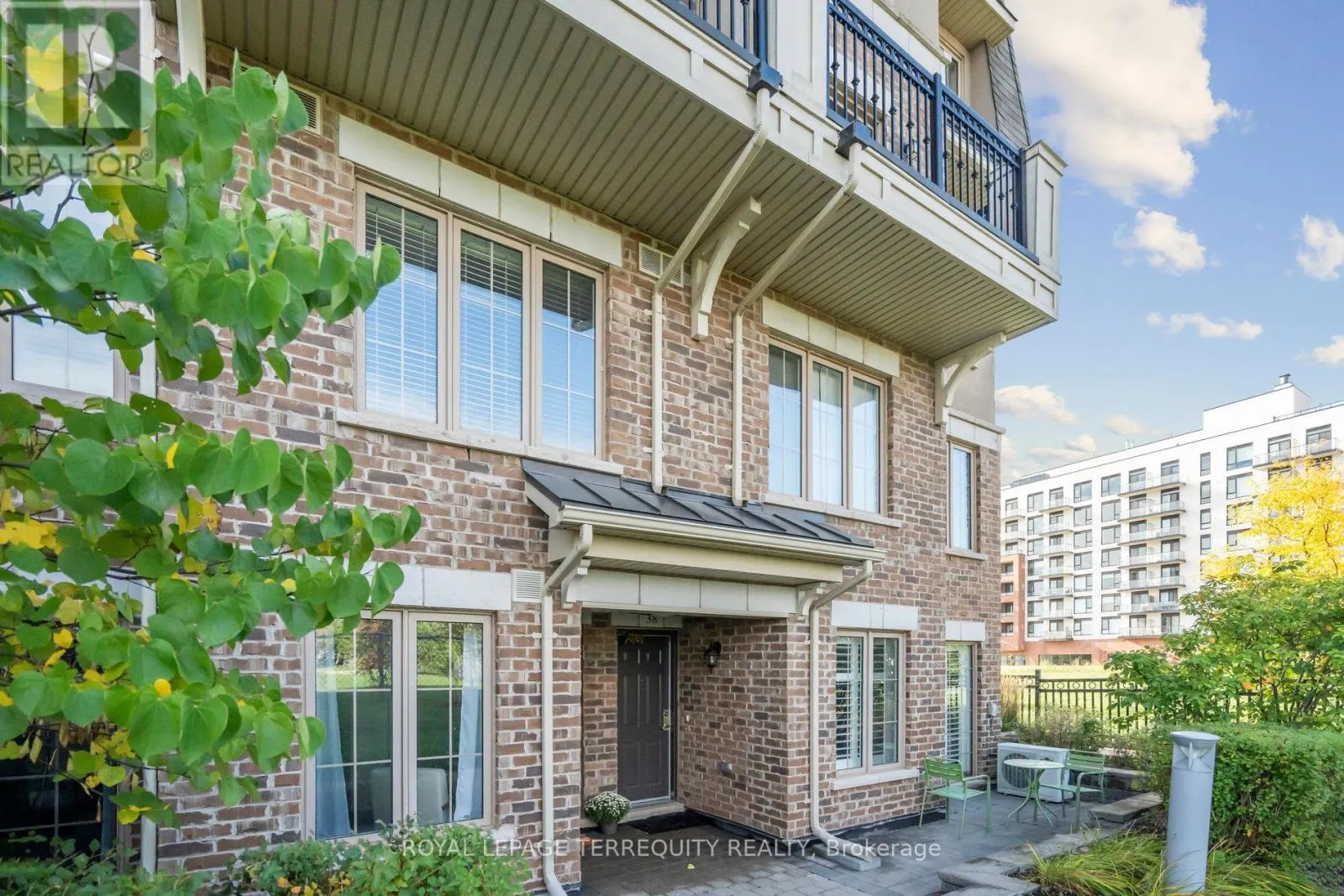 37 - 2441 GREENWICH DRIVE