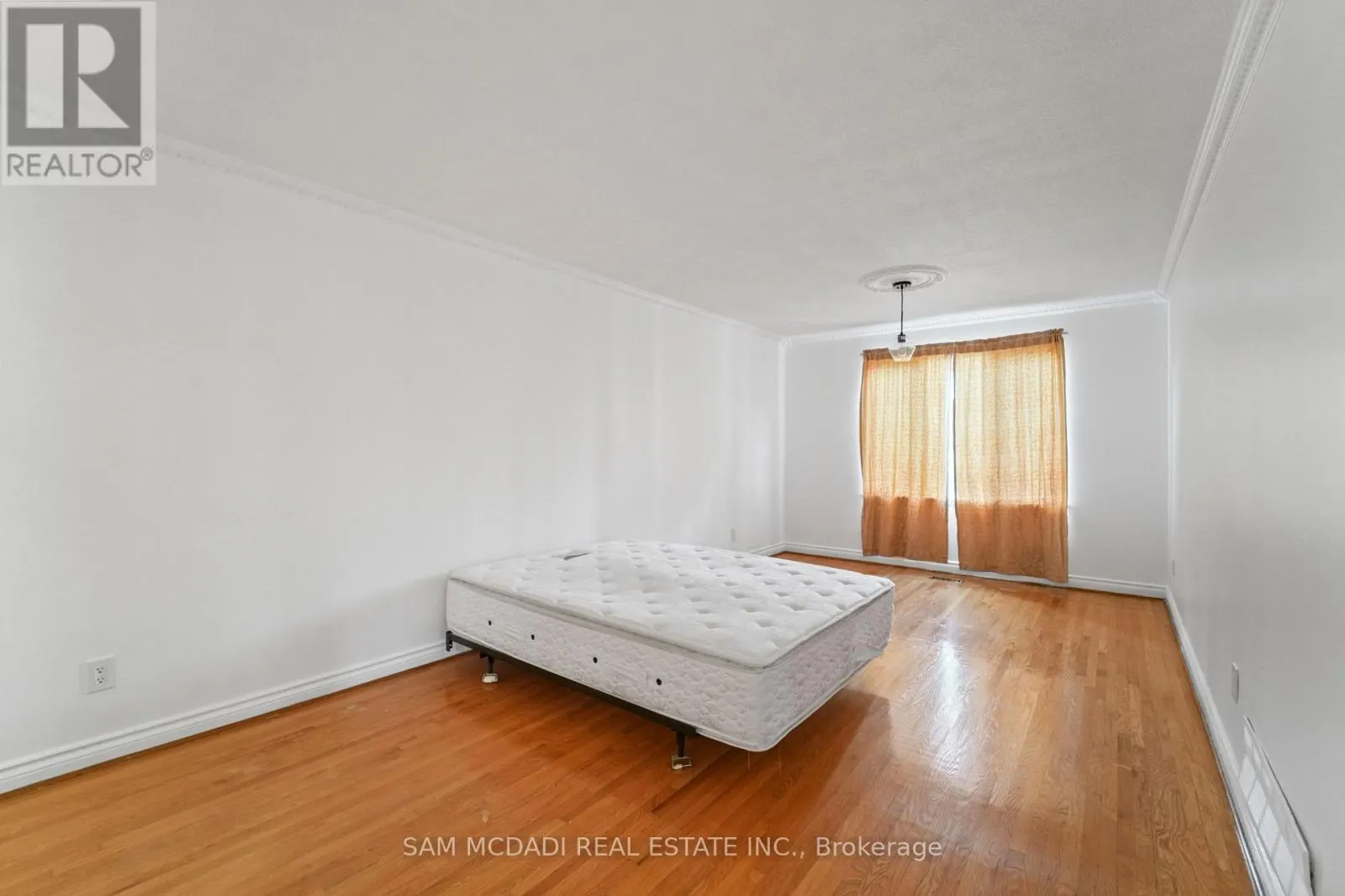 #ROOM 2 - 4099 FIELDGATE DRIVE