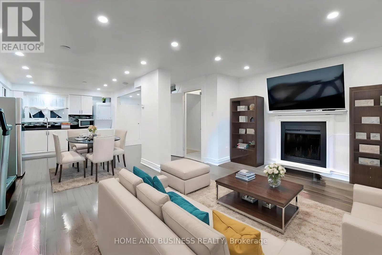 UPPER - 31 GREENLEAF CRESCENT