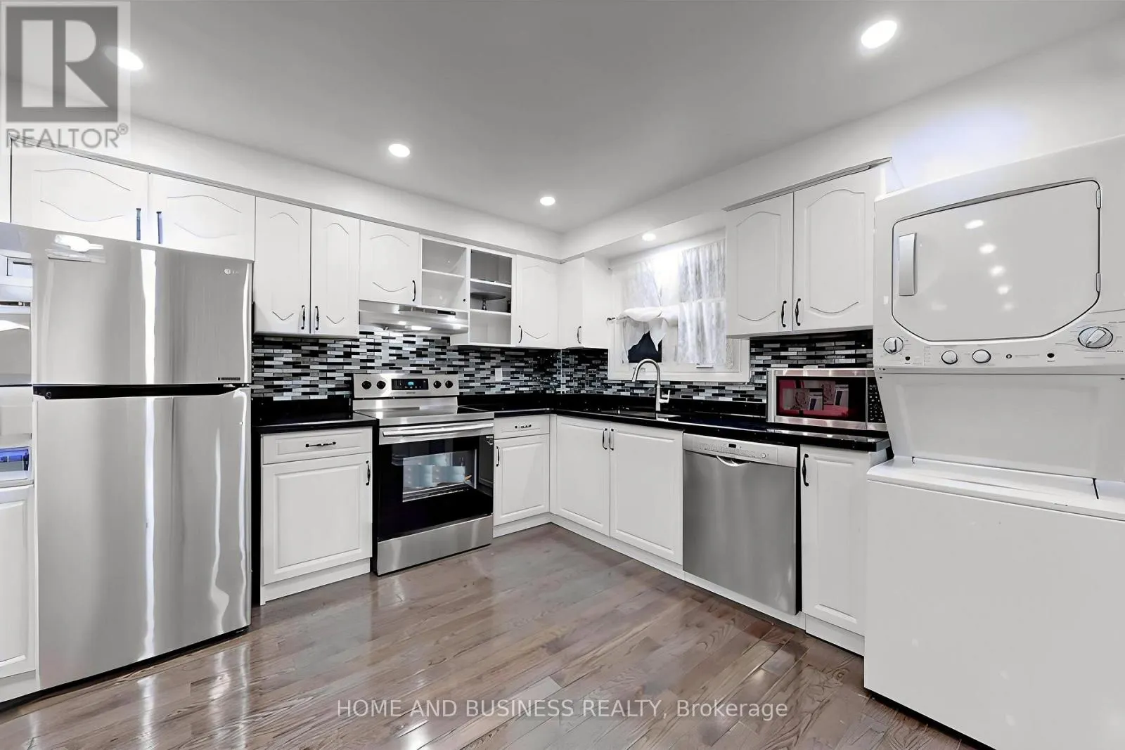 UPPER - 31 GREENLEAF CRESCENT