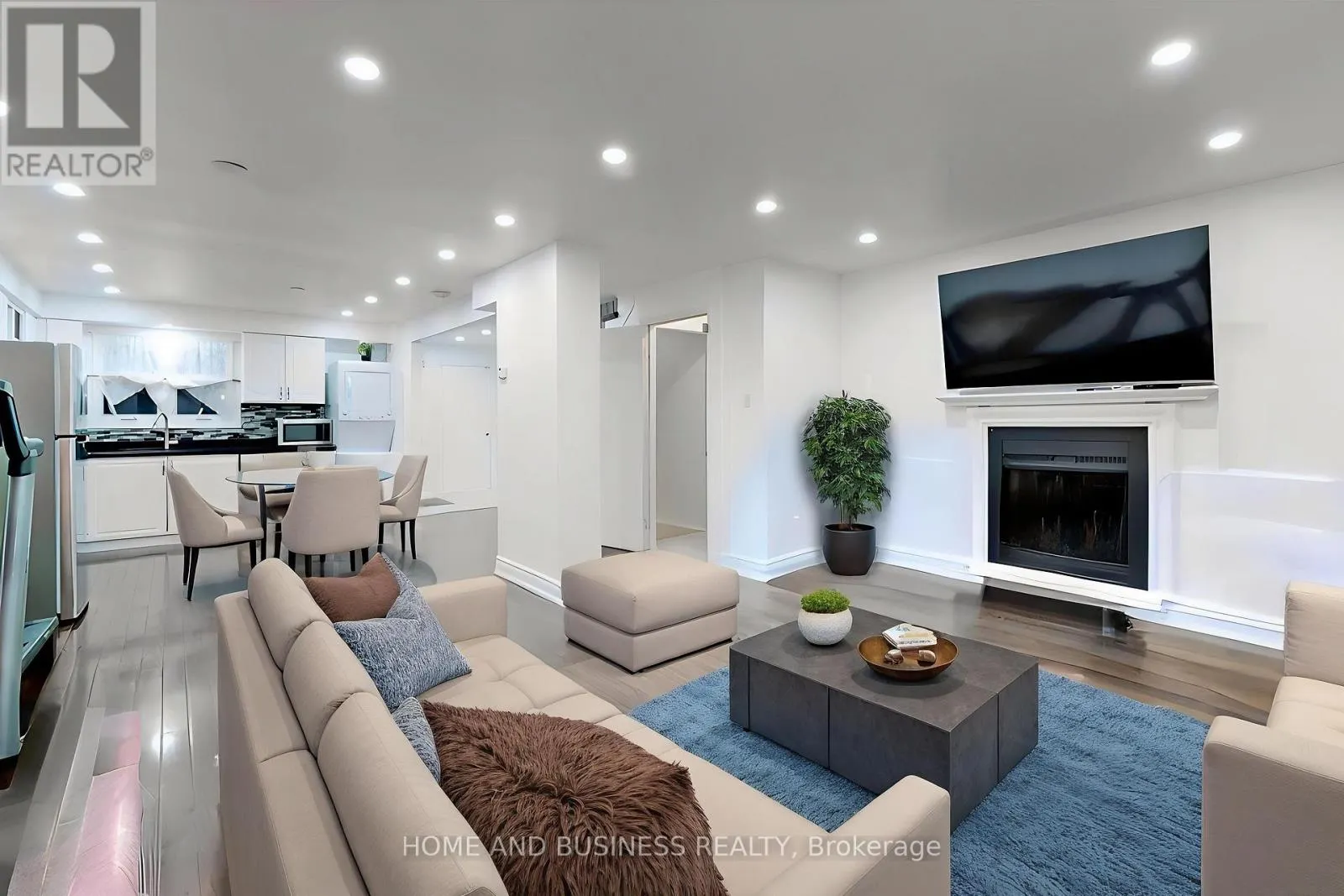 UPPER - 31 GREENLEAF CRESCENT