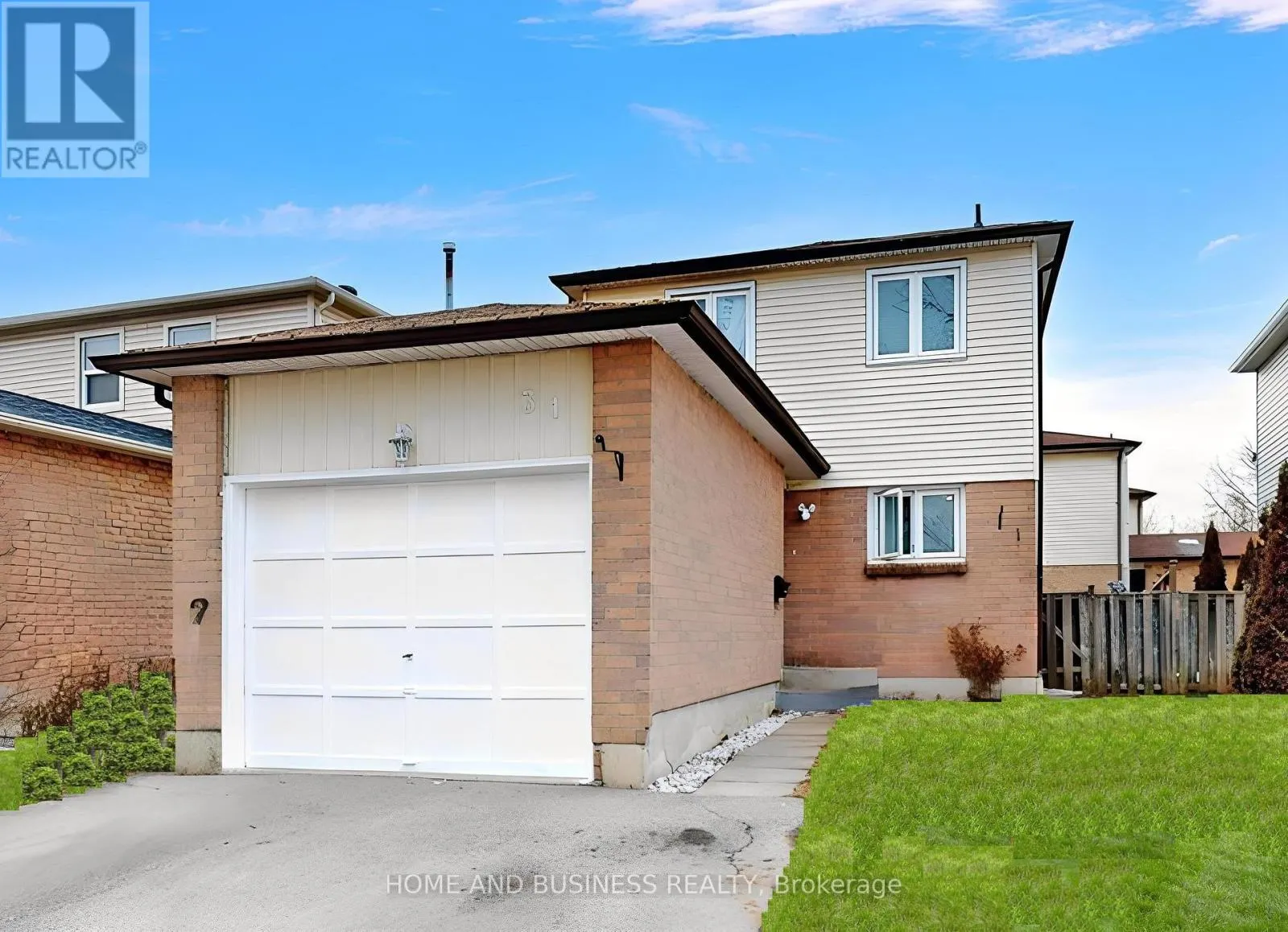 UPPER - 31 GREENLEAF CRESCENT