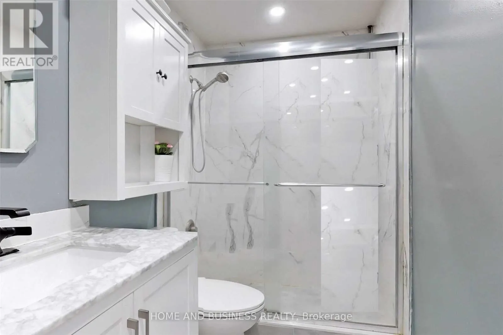 UPPER - 31 GREENLEAF CRESCENT