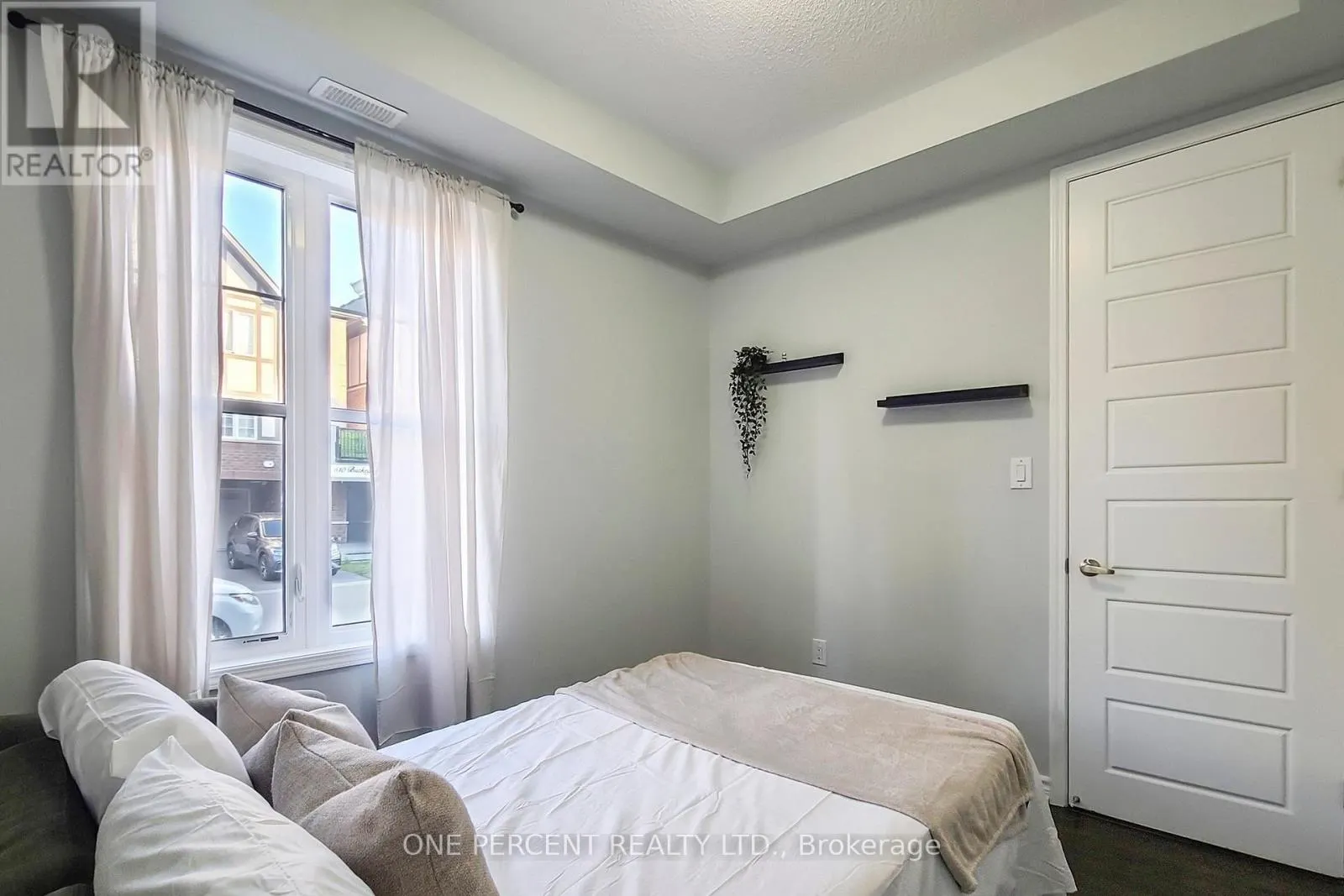 25 - 501 BUCKEYE COURT