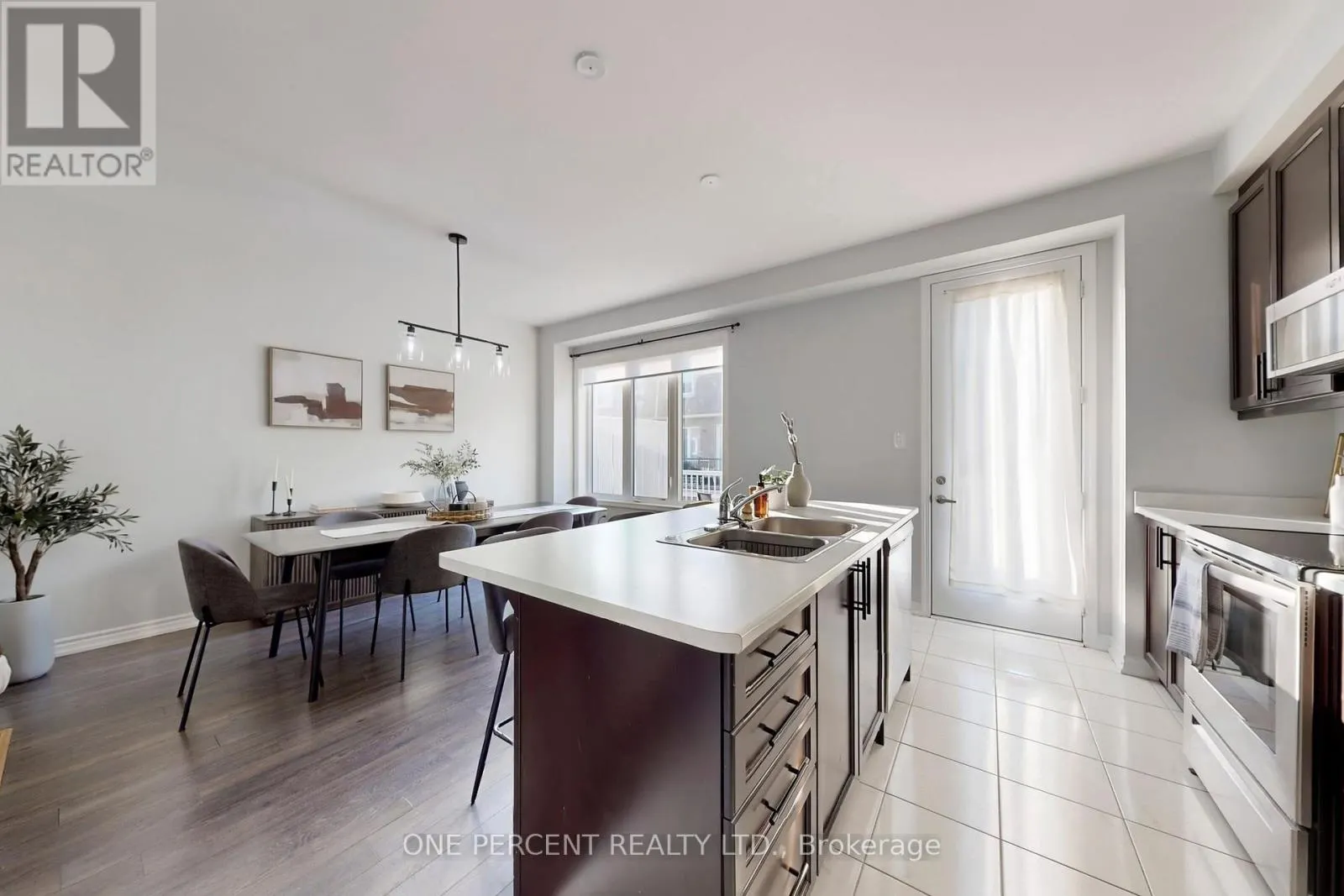 25 - 501 BUCKEYE COURT