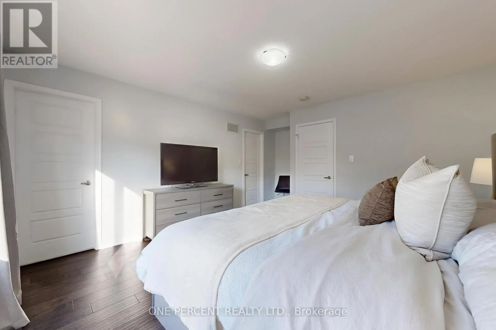 25 - 501 BUCKEYE COURT