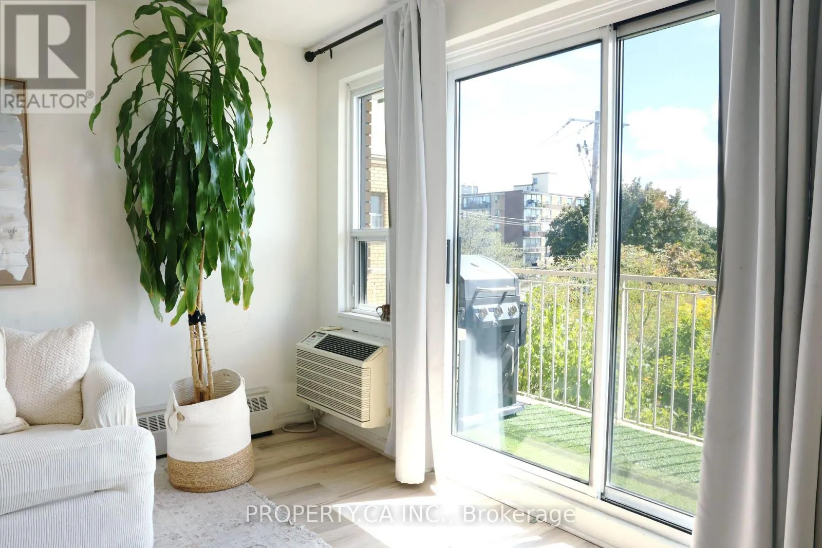 303 - 60 GULLIVER ROAD