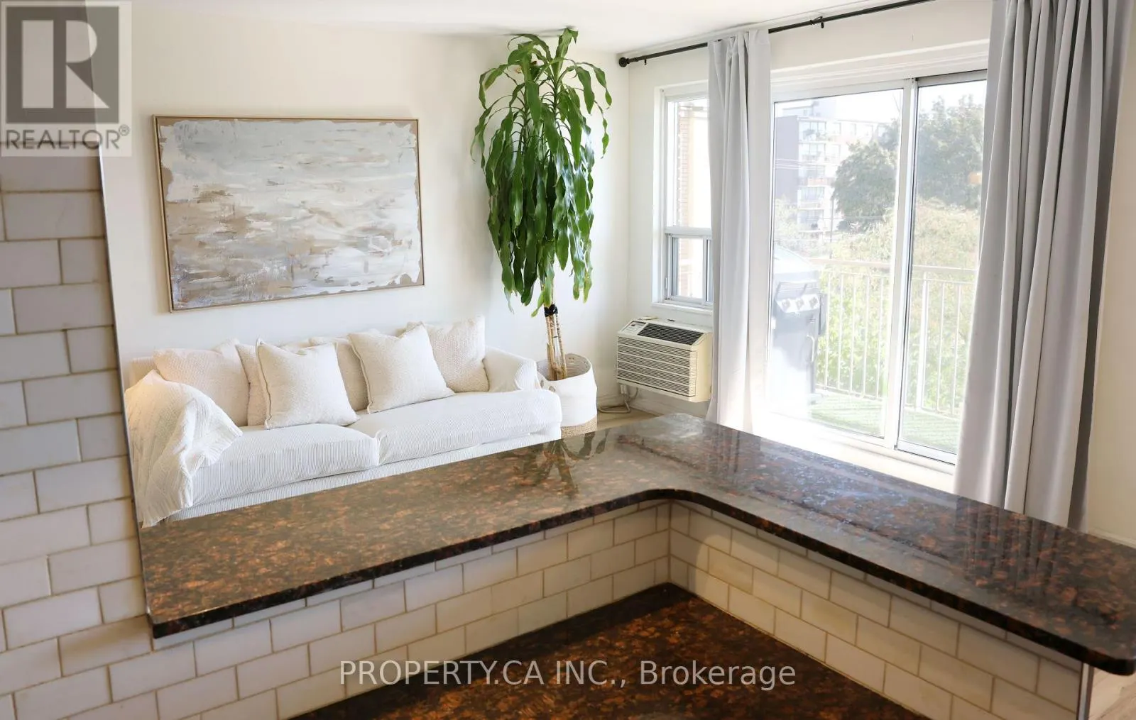 303 - 60 GULLIVER ROAD