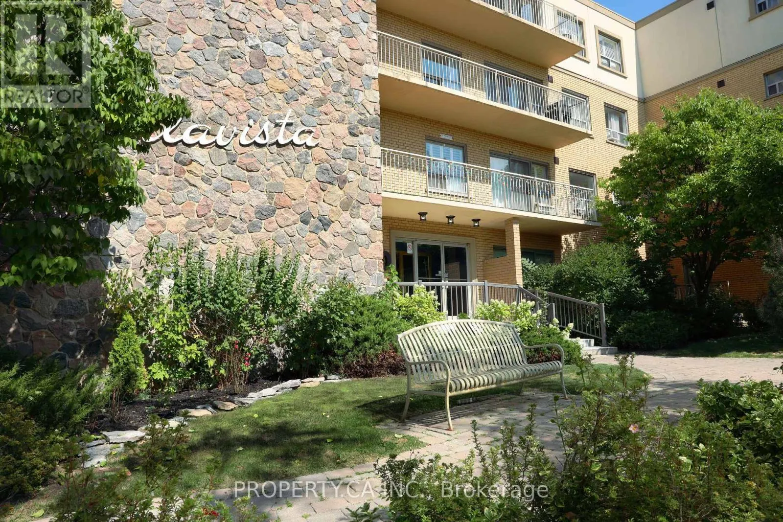 303 - 60 GULLIVER ROAD