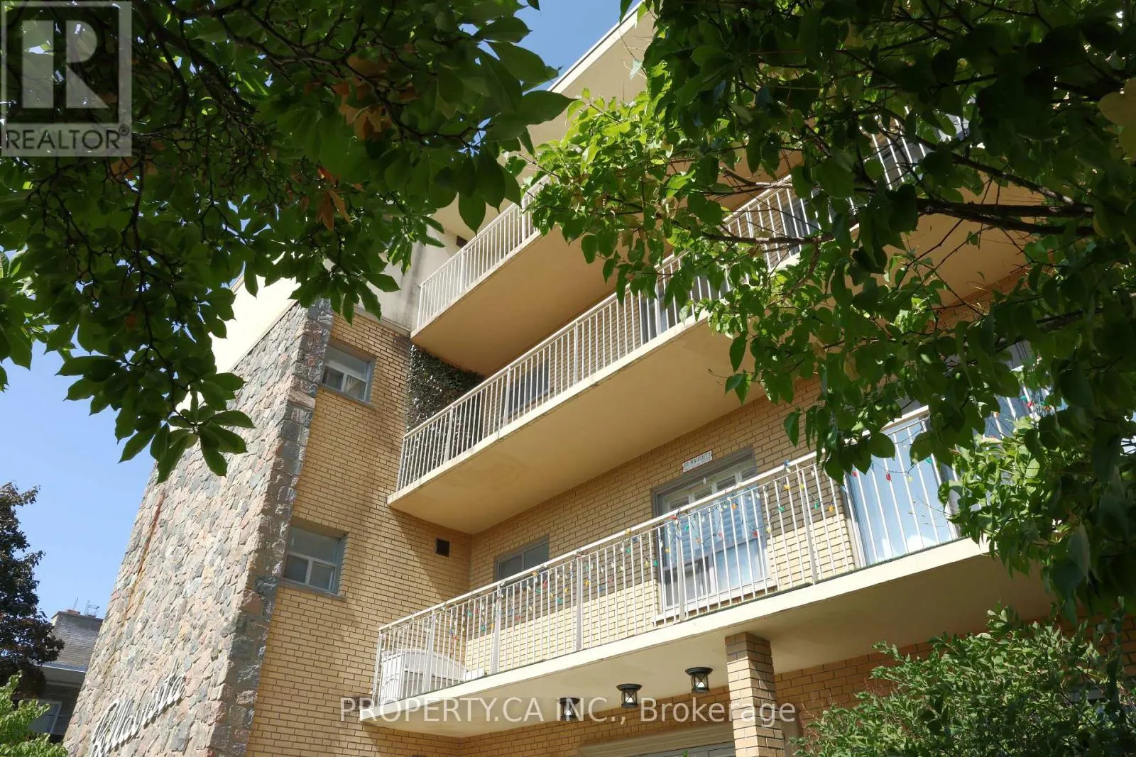 303 - 60 GULLIVER ROAD