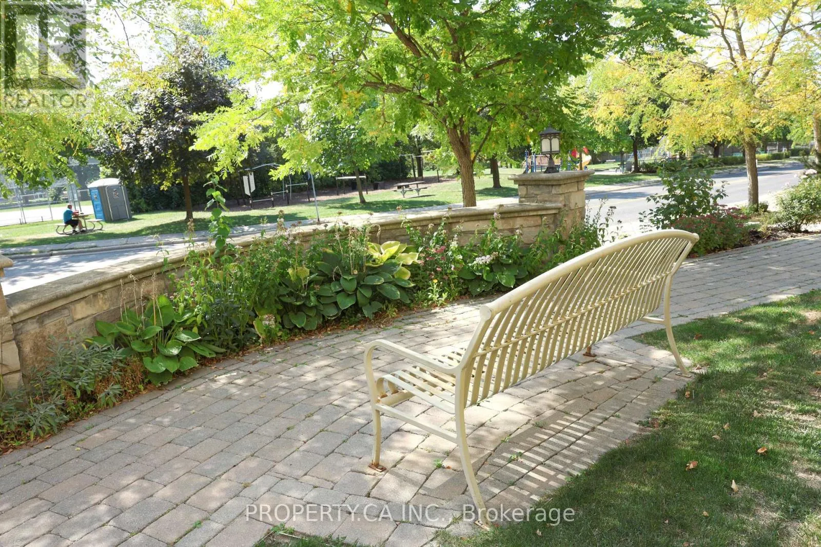 303 - 60 GULLIVER ROAD