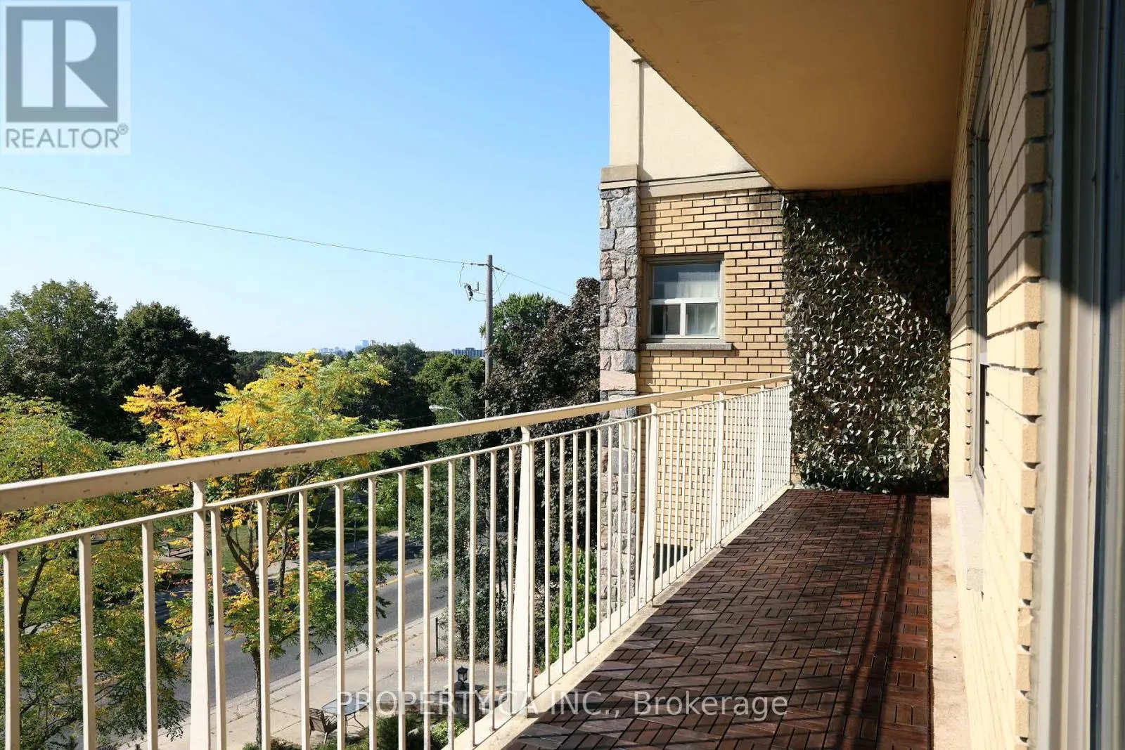 303 - 60 GULLIVER ROAD
