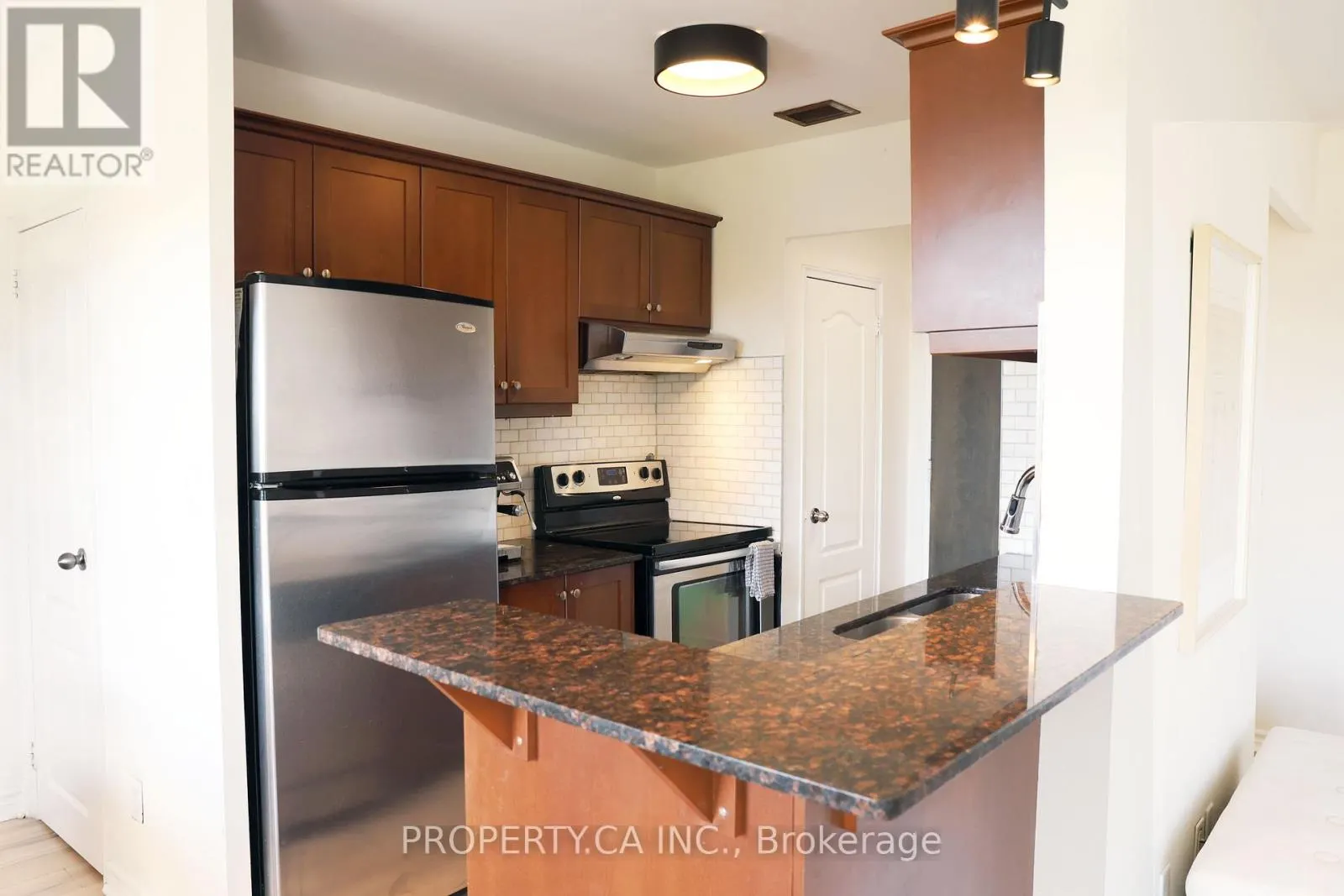 303 - 60 GULLIVER ROAD