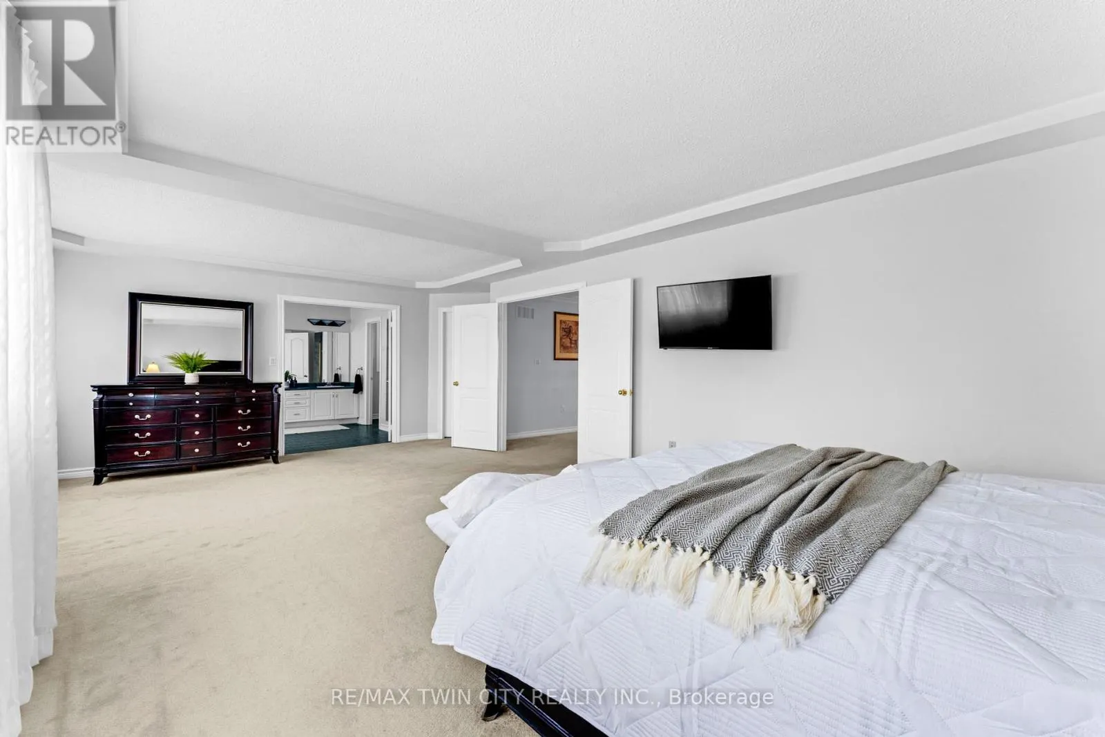 670 PETER ROBERTSON BOULEVARD