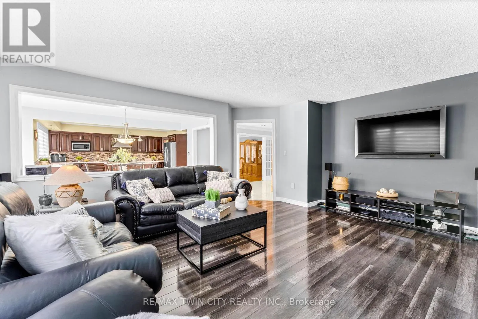 670 PETER ROBERTSON BOULEVARD