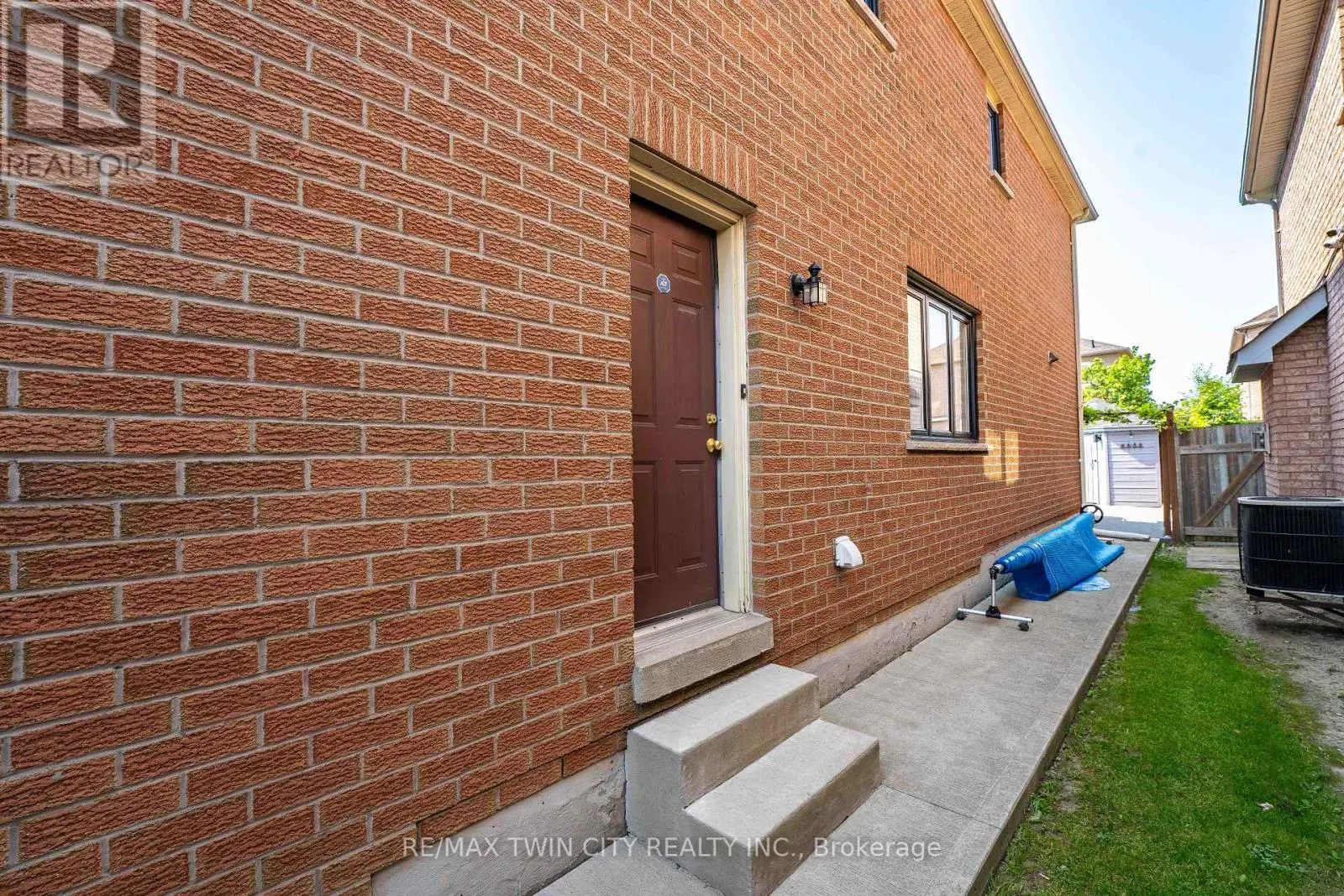 670 PETER ROBERTSON BOULEVARD