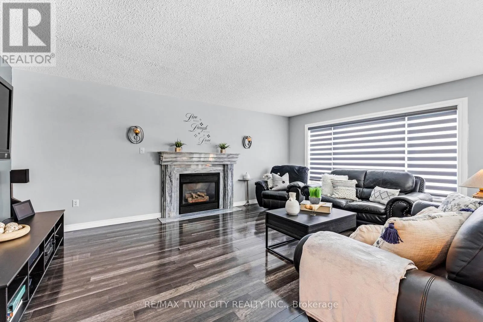 670 PETER ROBERTSON BOULEVARD