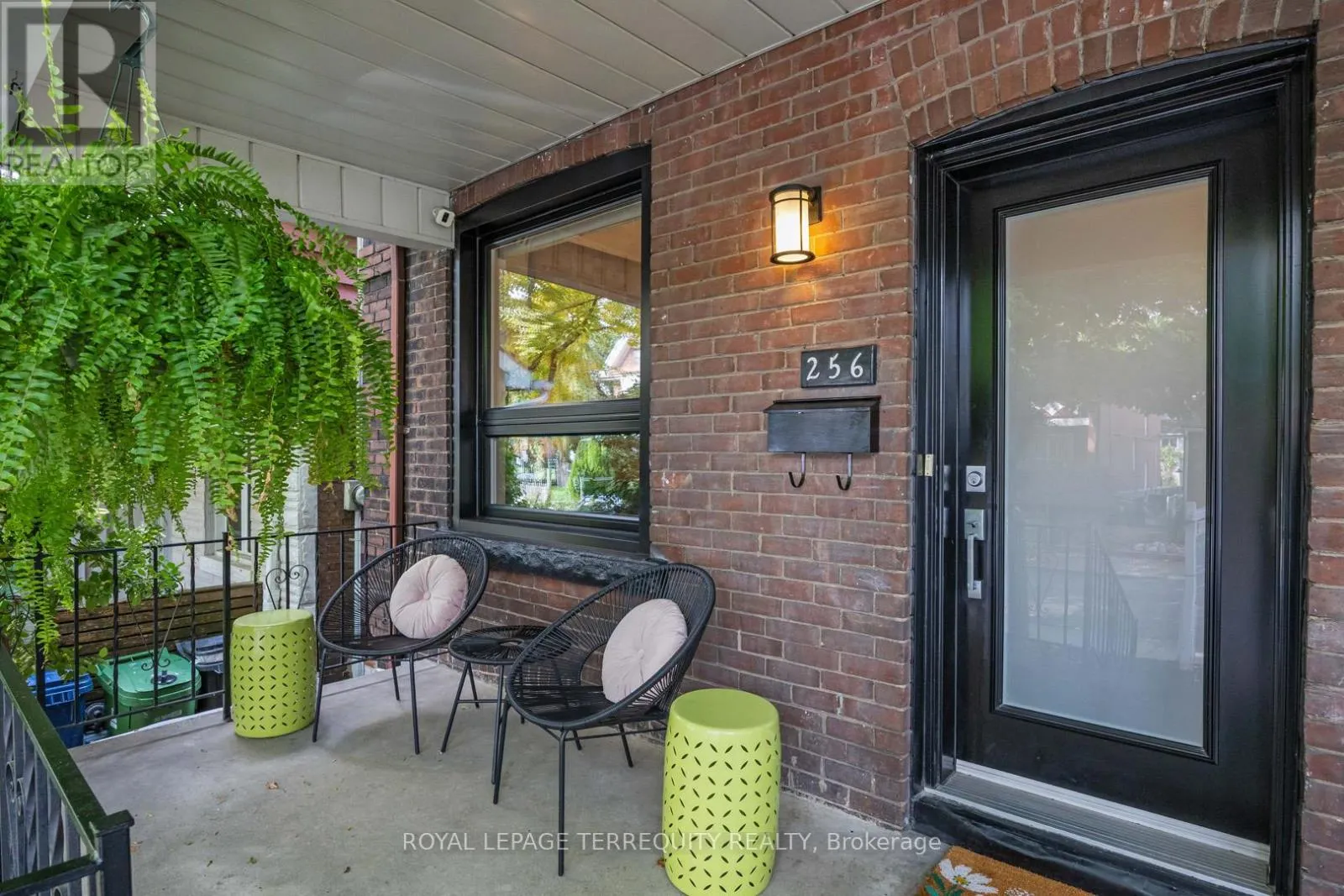 256 CAMPBELL AVENUE