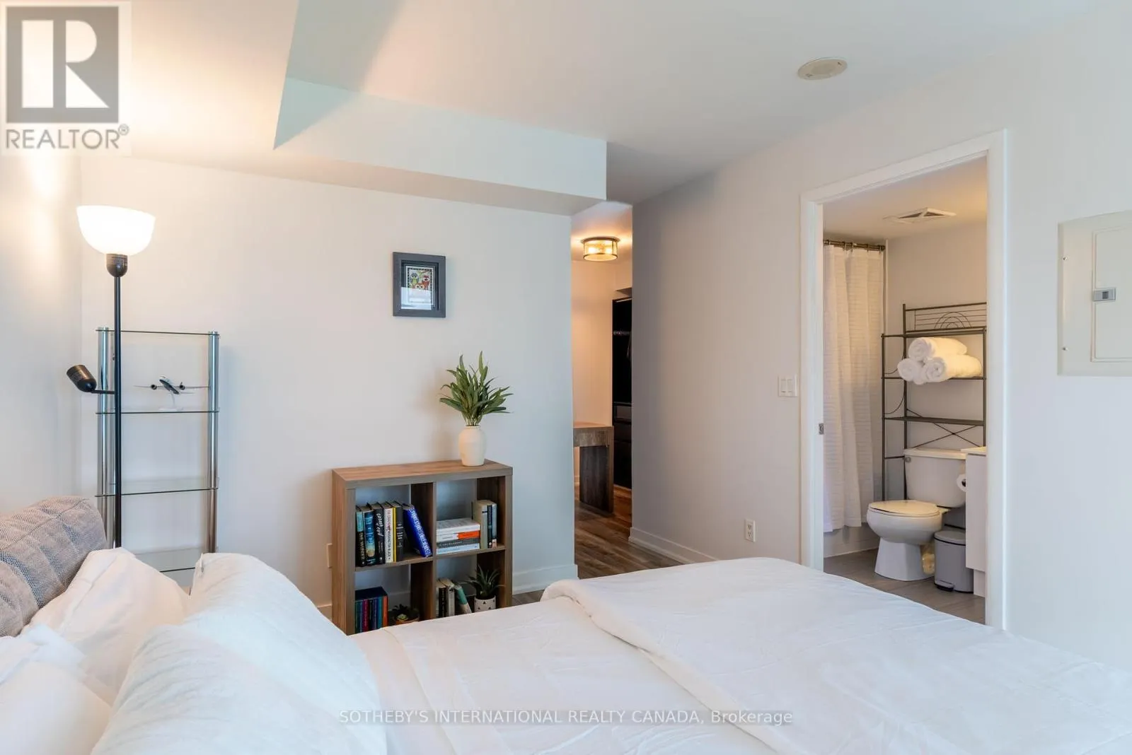706 - 155 LEGION ROAD