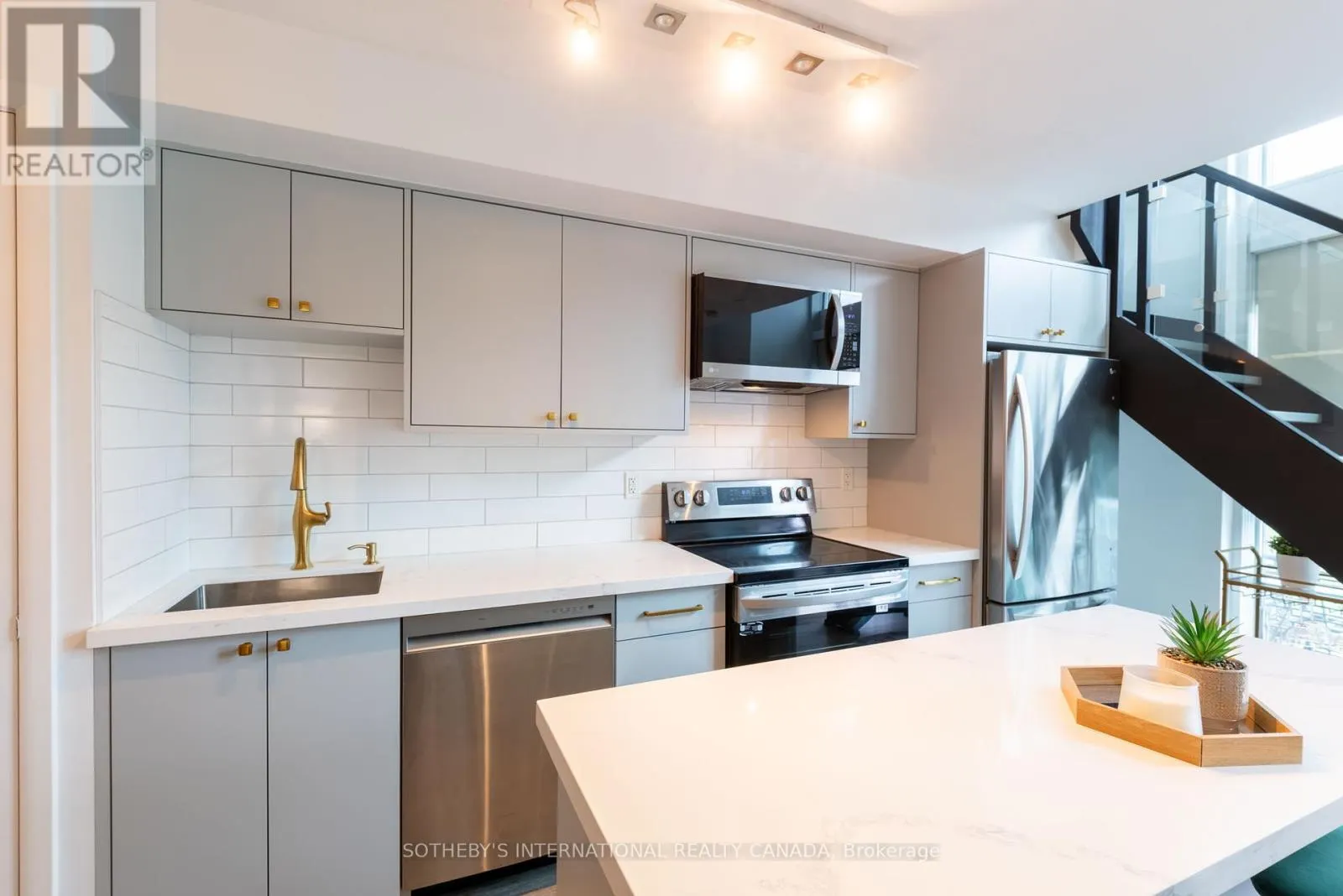 706 - 155 LEGION ROAD