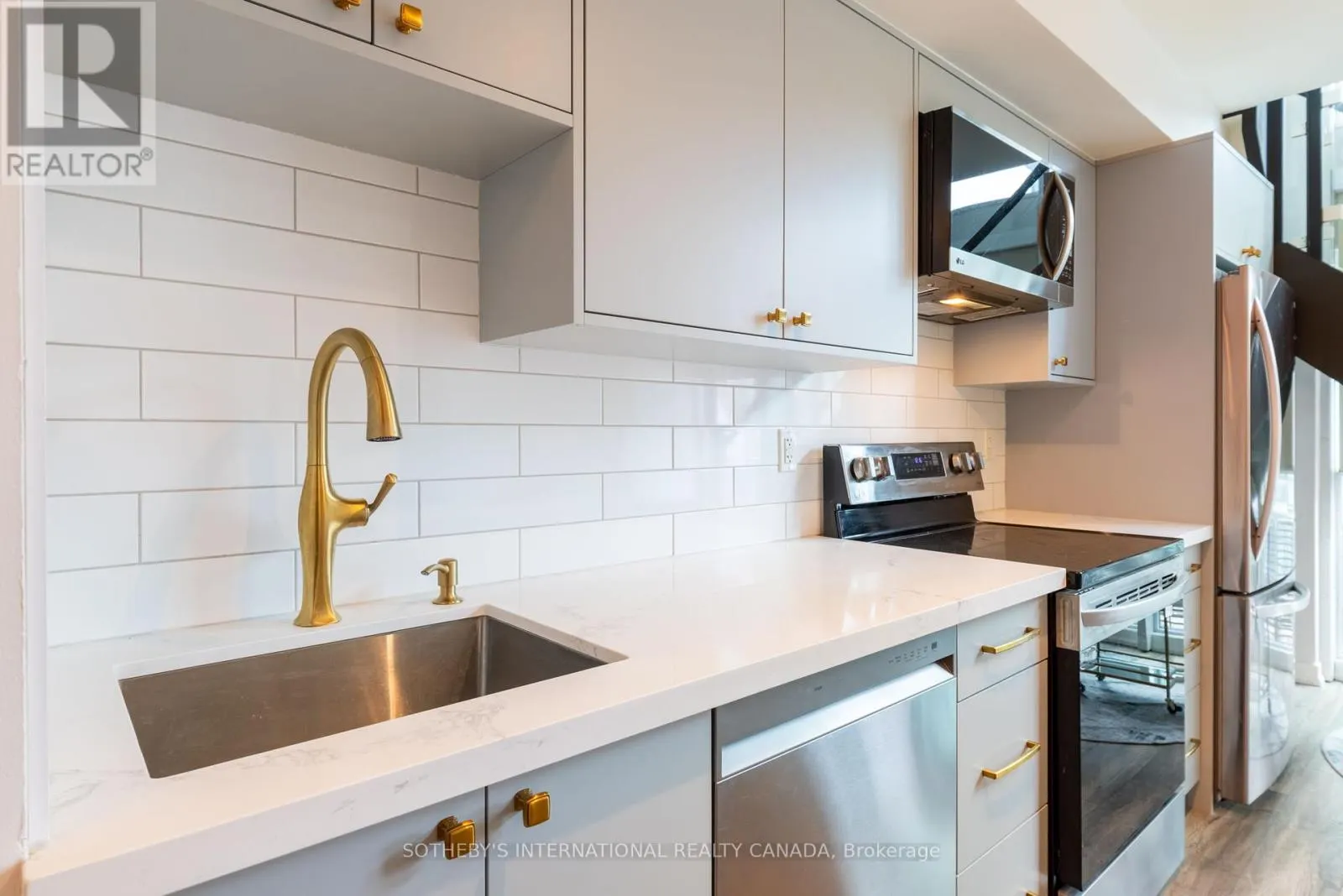 706 - 155 LEGION ROAD
