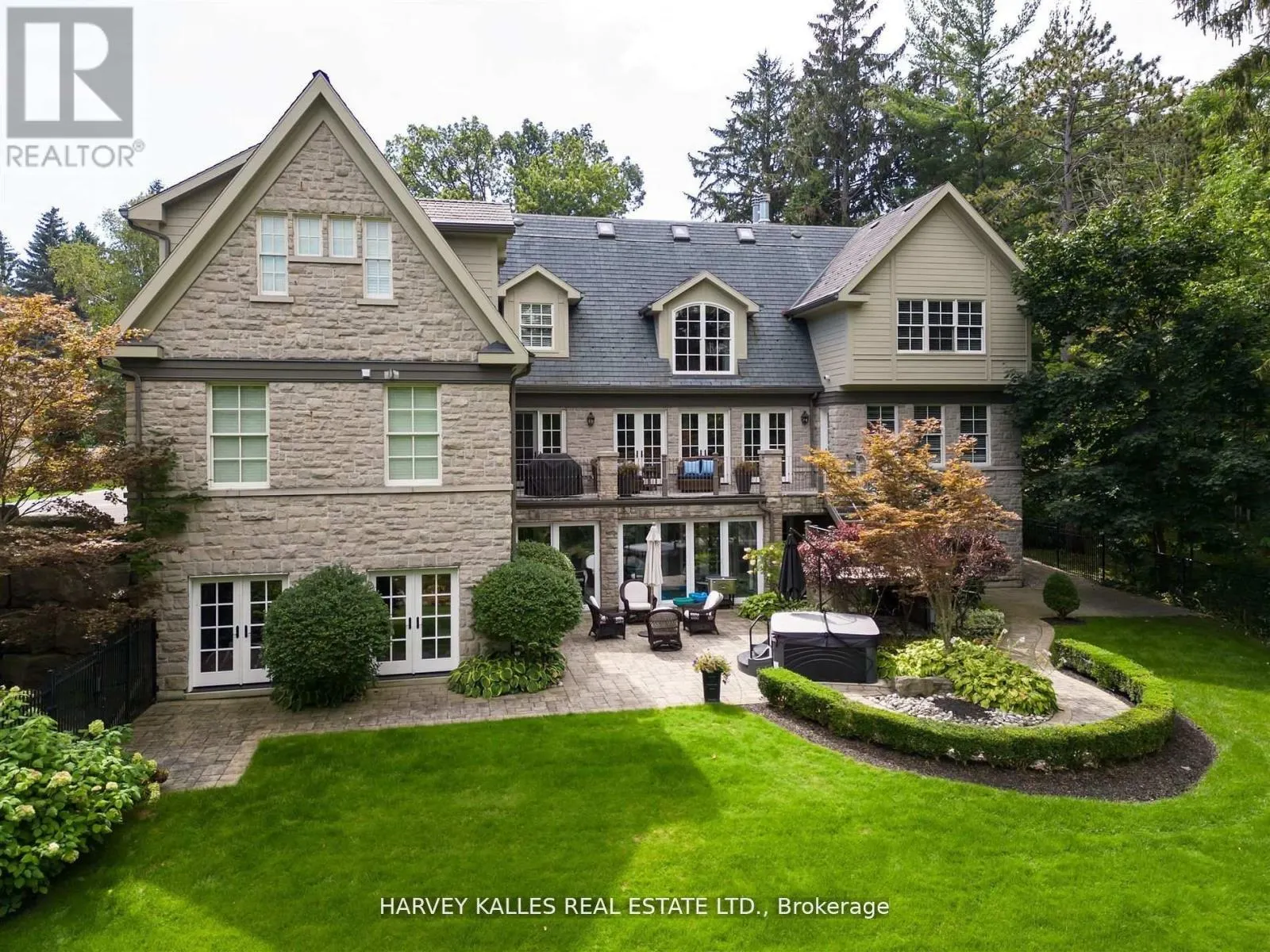 1199 TECUMSEH PARK CRESCENT