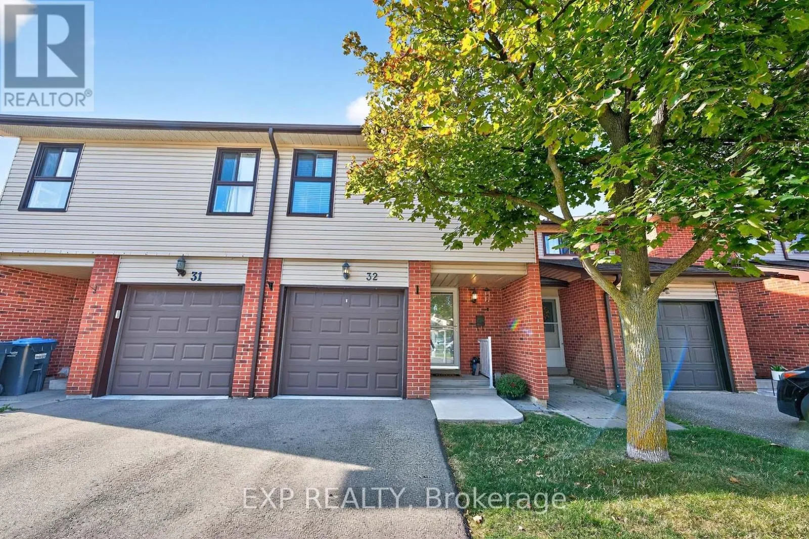 32 COLLINS CRESCENT