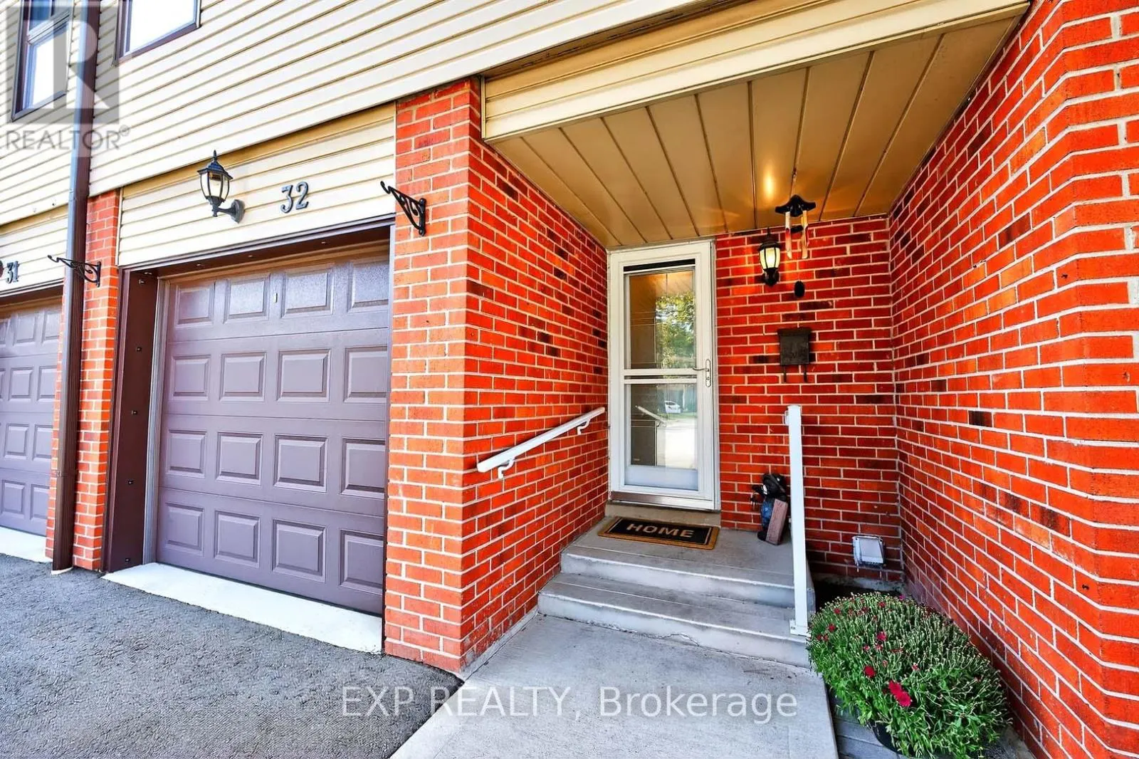 32 COLLINS CRESCENT