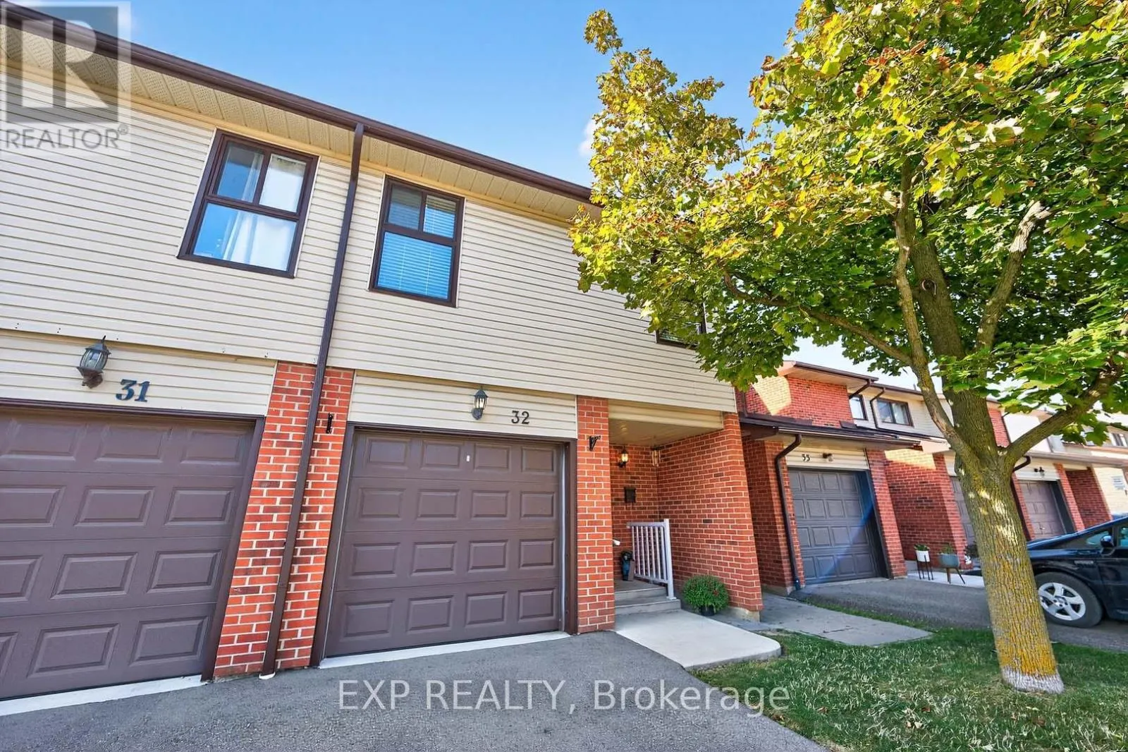 32 COLLINS CRESCENT