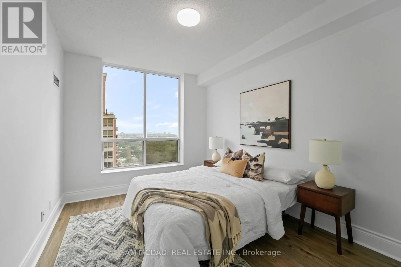 2002 - 5229 DUNDAS STREET W