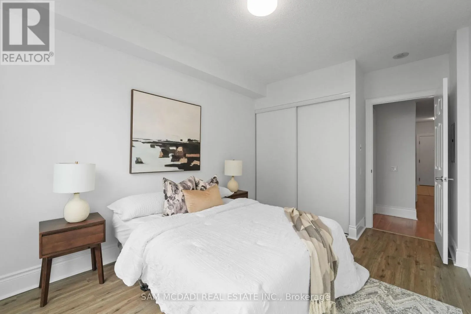 2002 - 5229 DUNDAS STREET W