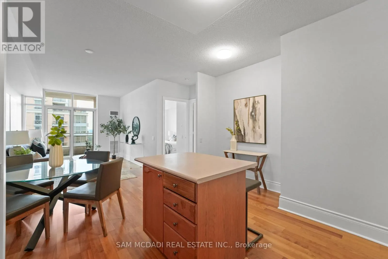 2002 - 5229 DUNDAS STREET W