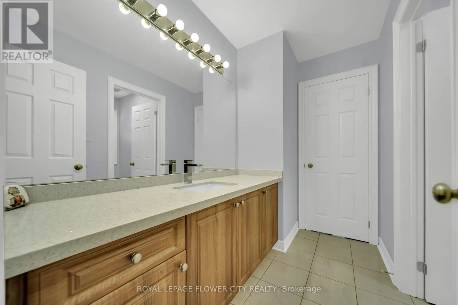 44 YOUNG GARDEN CRESCENT